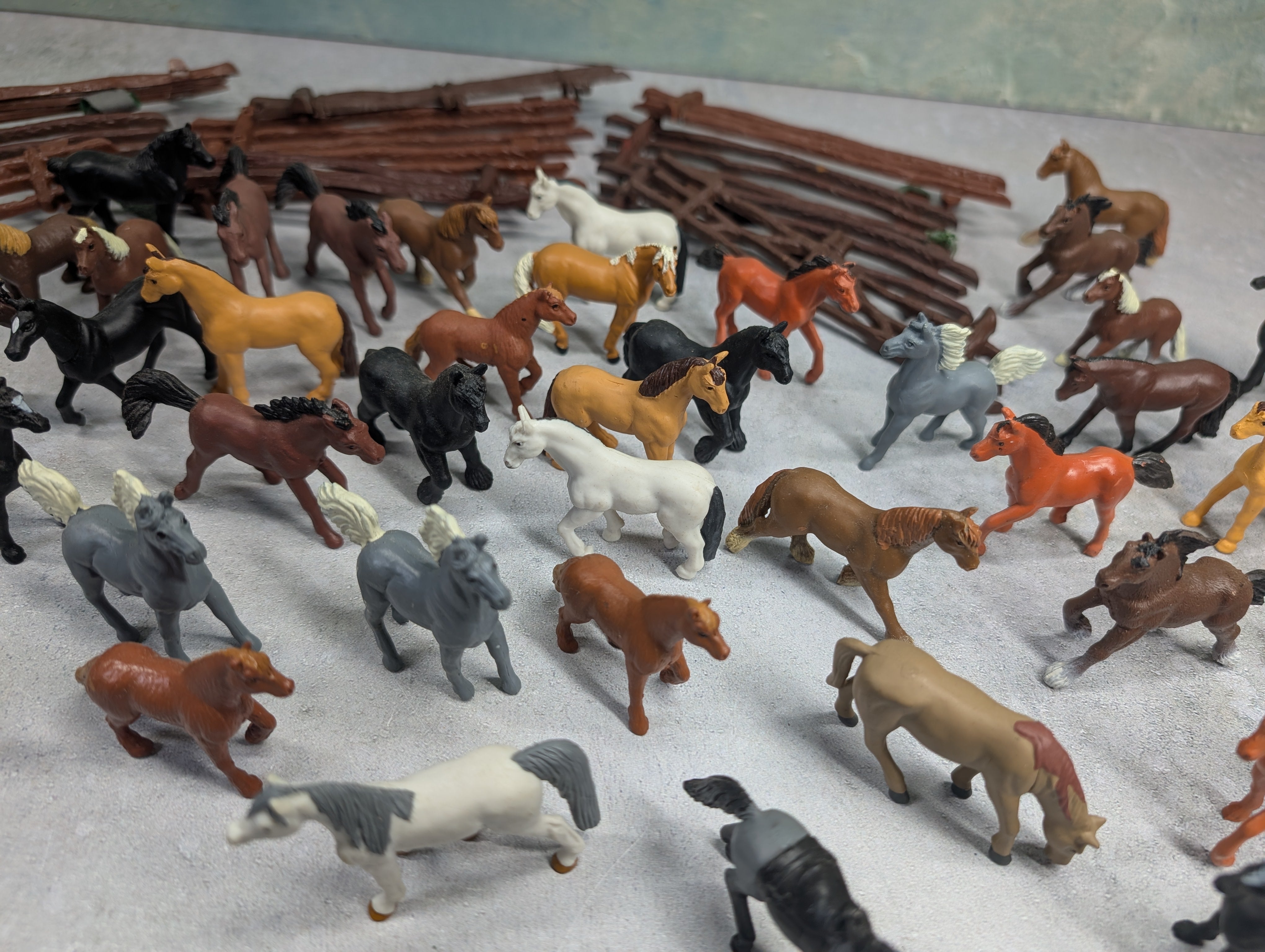 USED O Generous Lot of Horses w/ Fencing, Horse Farm, Farm (50+ pcs)