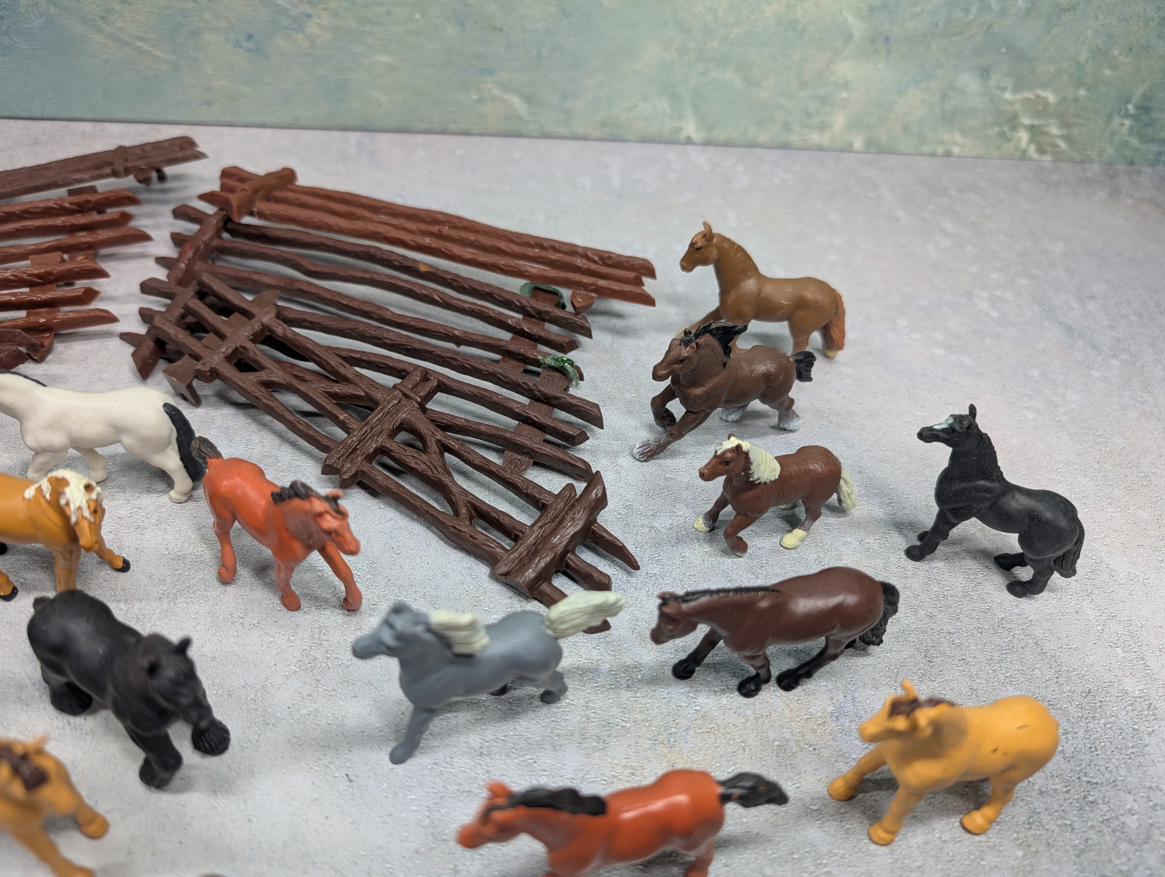 USED O Generous Lot of Horses w/ Fencing, Horse Farm, Farm (50+ pcs)