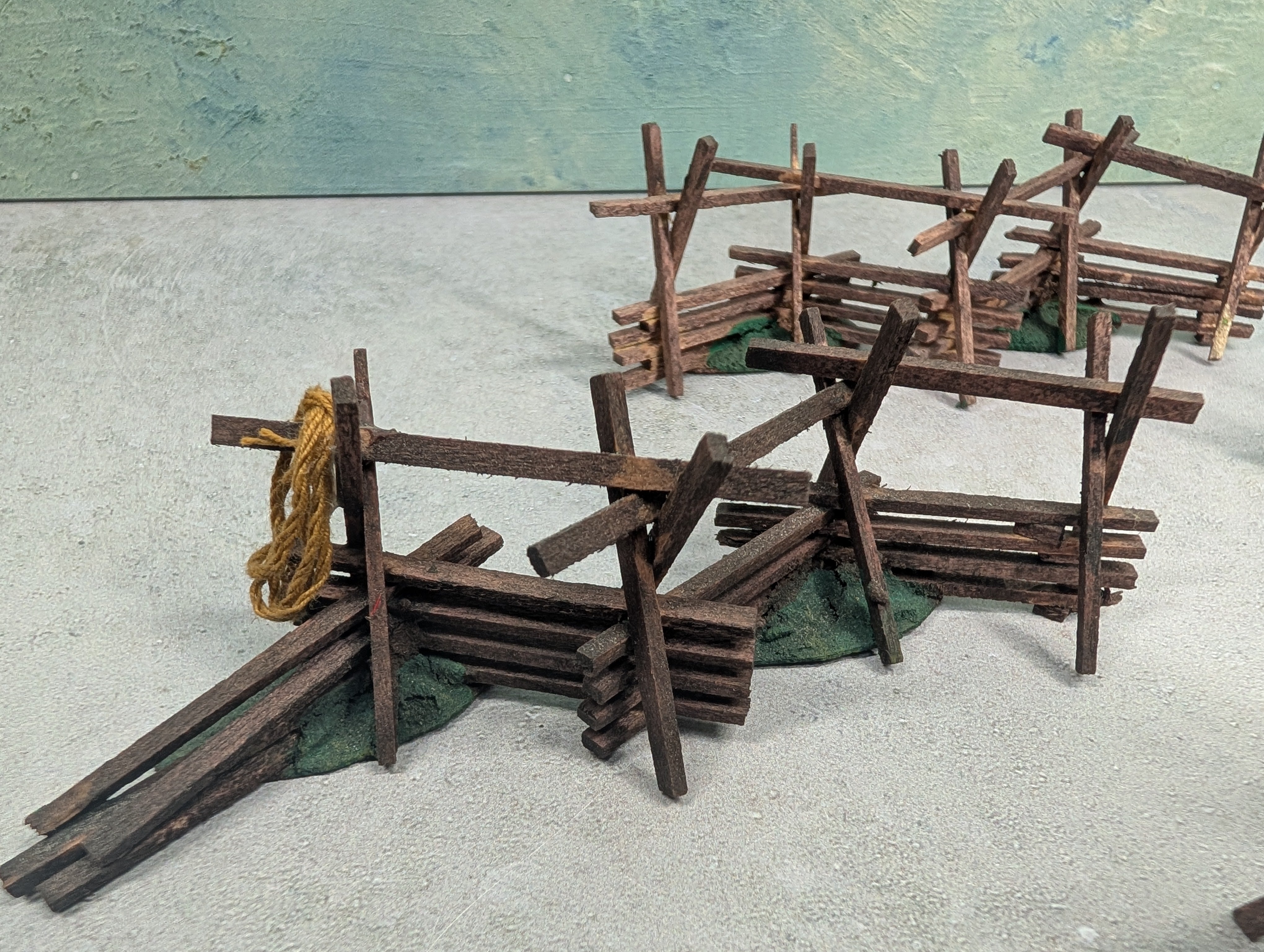 USED O Wooden Split Level Fence (4 pcs)