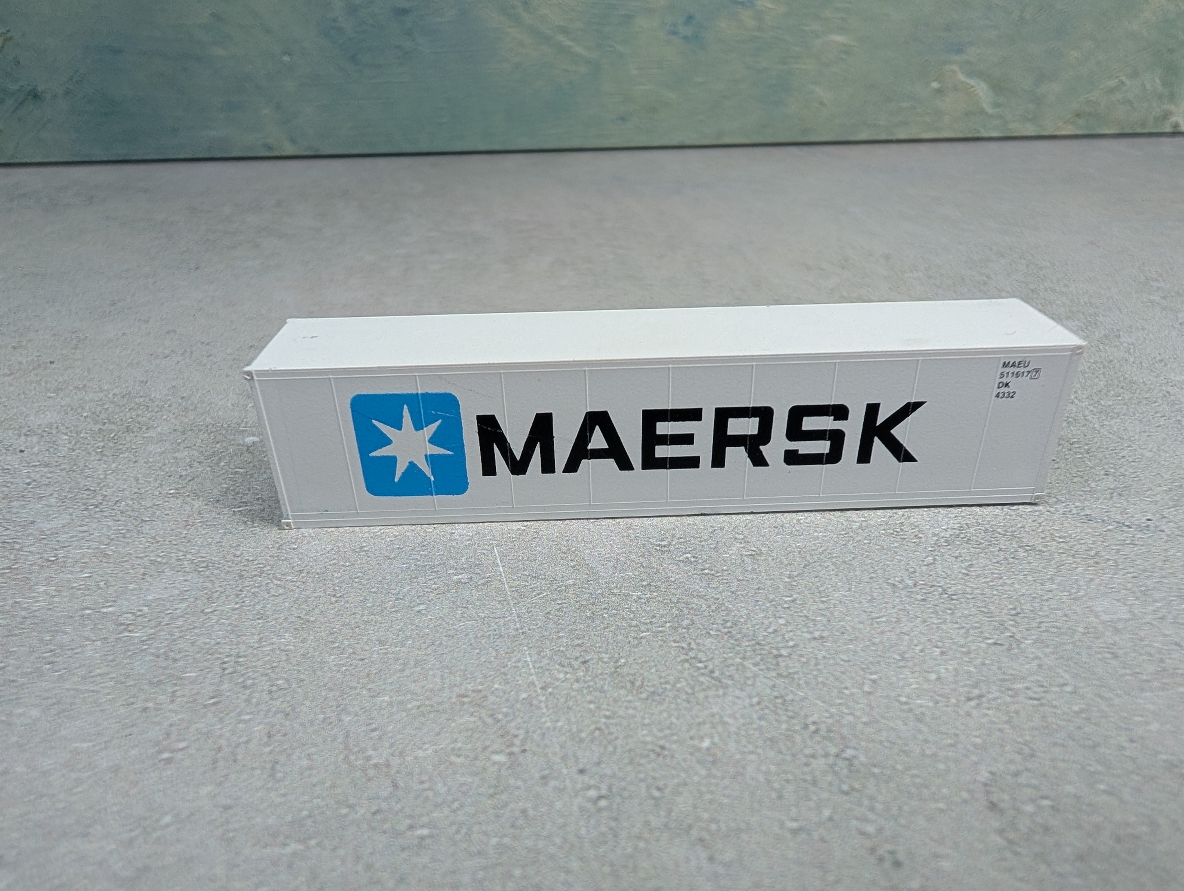 USED Deluxe N Scale 40' Refrigerated Container Maersk MAEU #511617