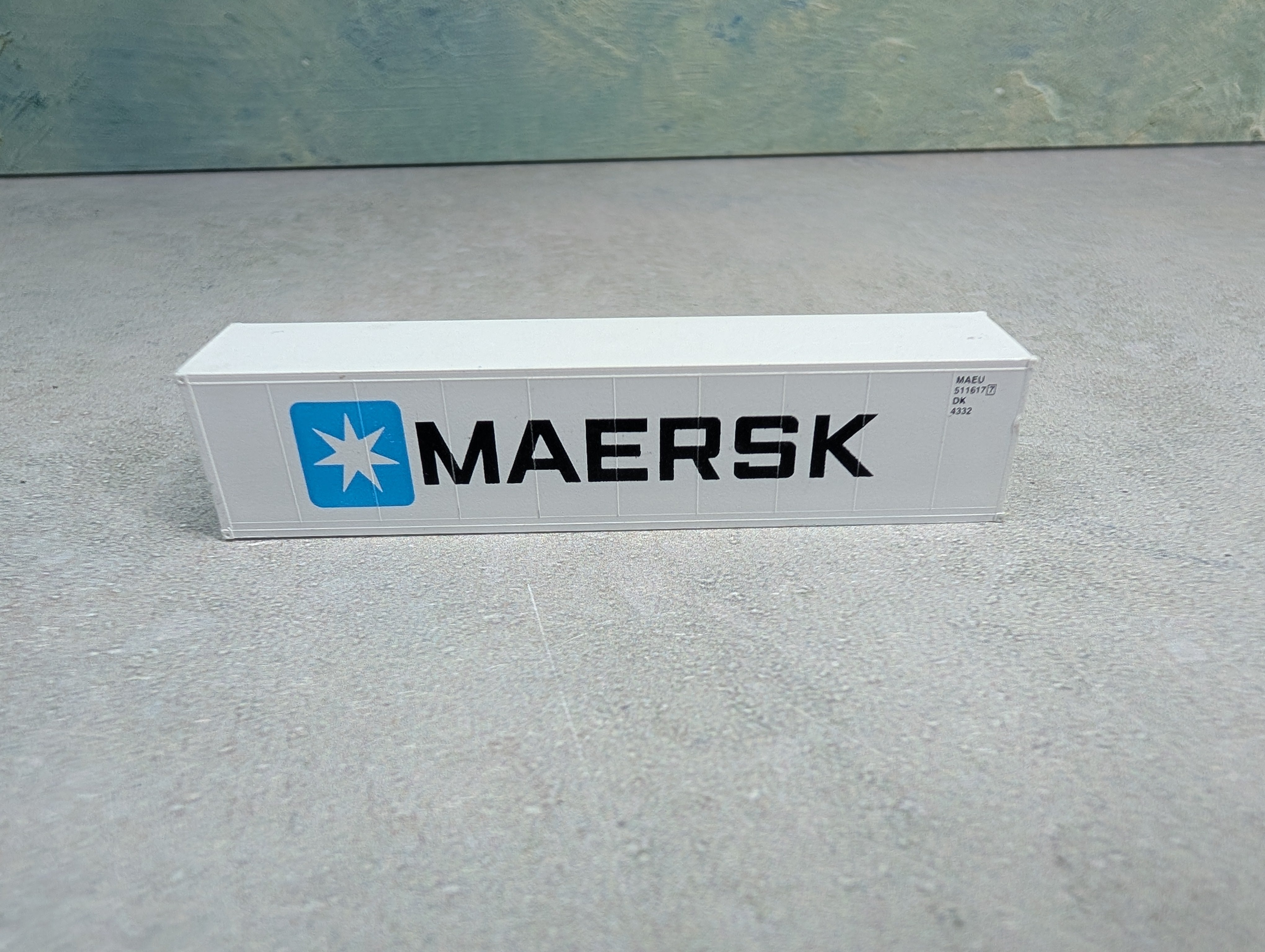 USED Deluxe N Scale 40' Refrigerated Container Maersk MAEU #511617
