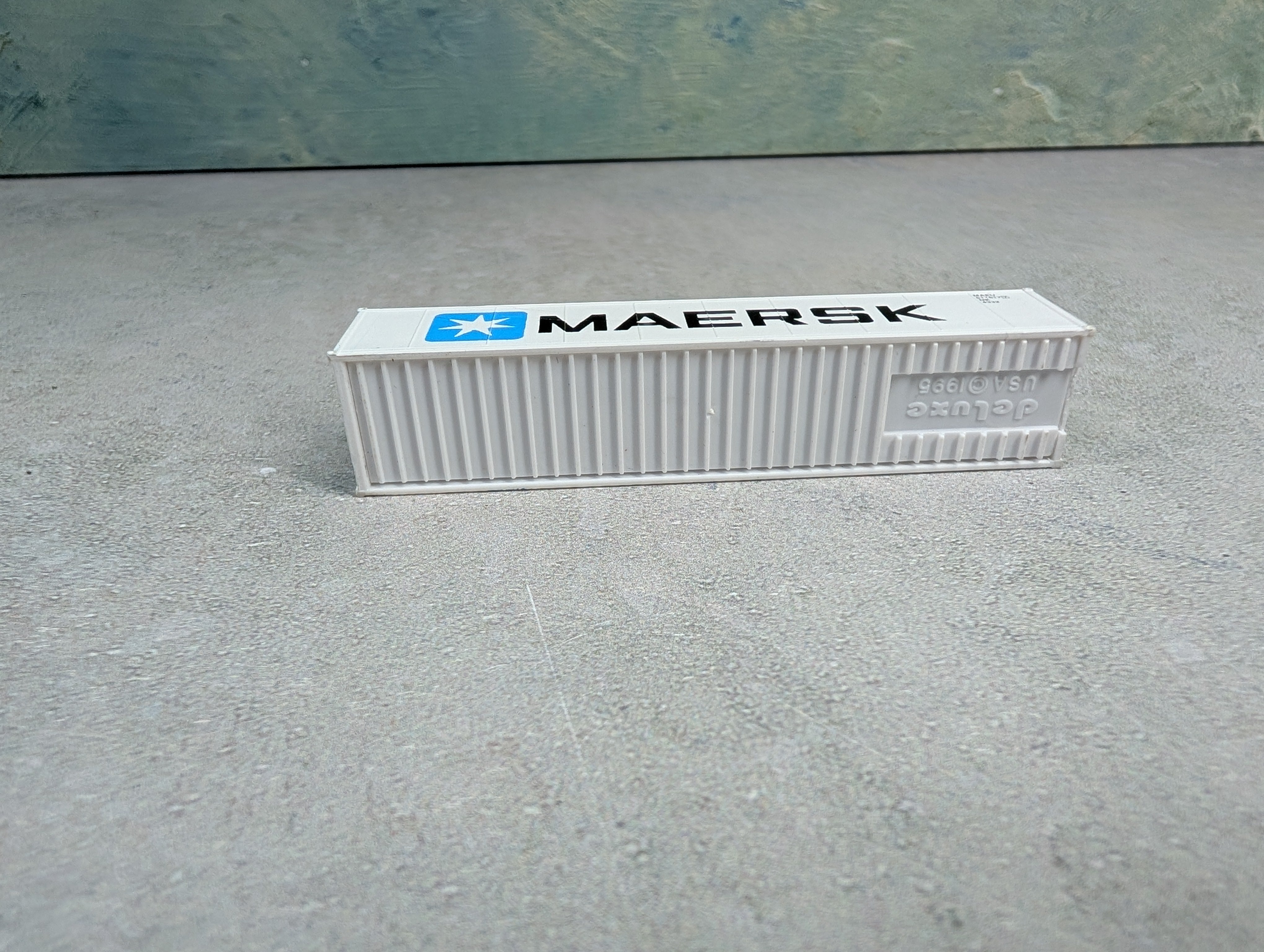 USED Deluxe N Scale 40' Refrigerated Container Maersk MAEU #511617