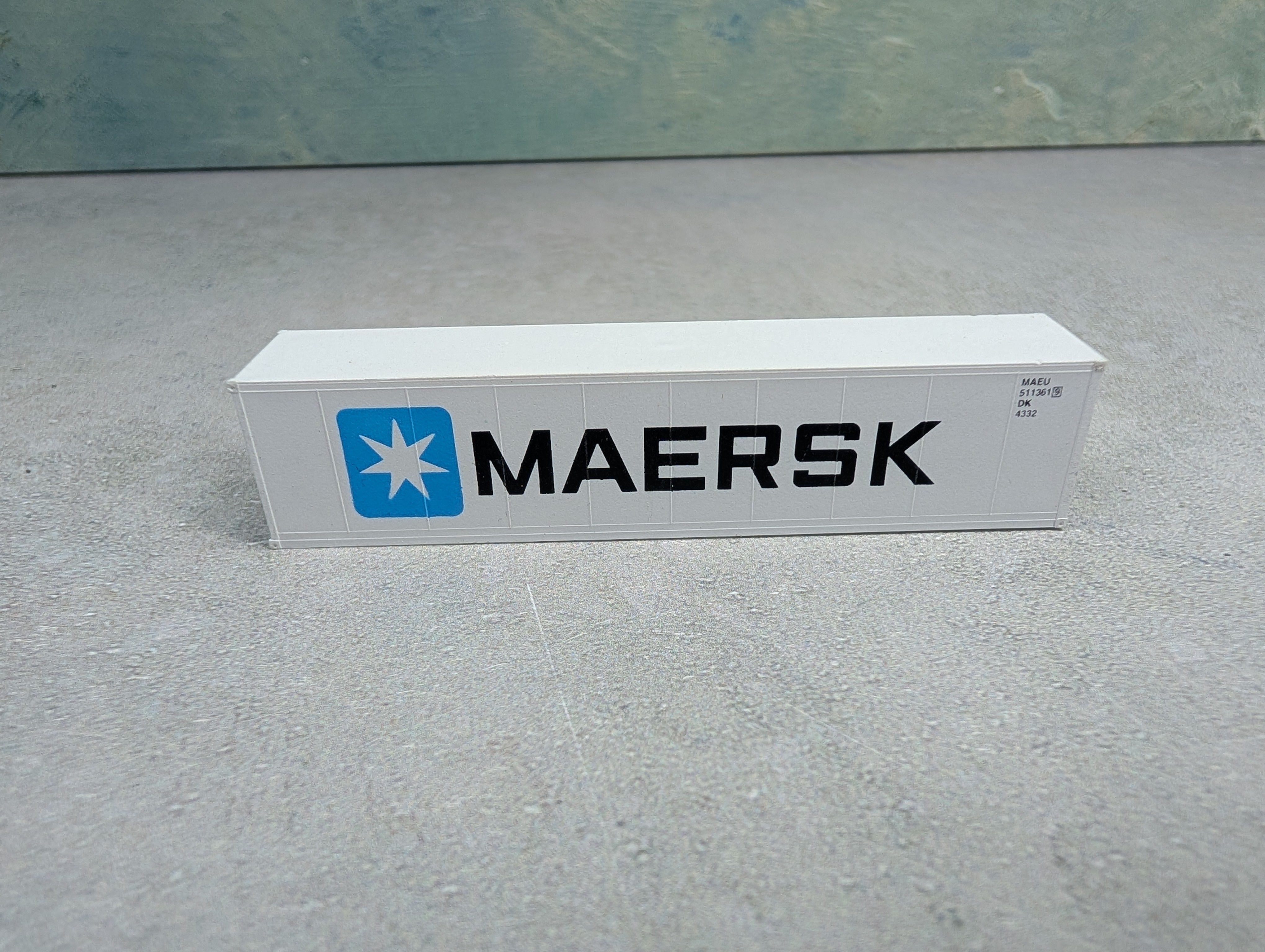USED Deluxe N Scale 40' Refrigerated Container Maersk MAEU #511617