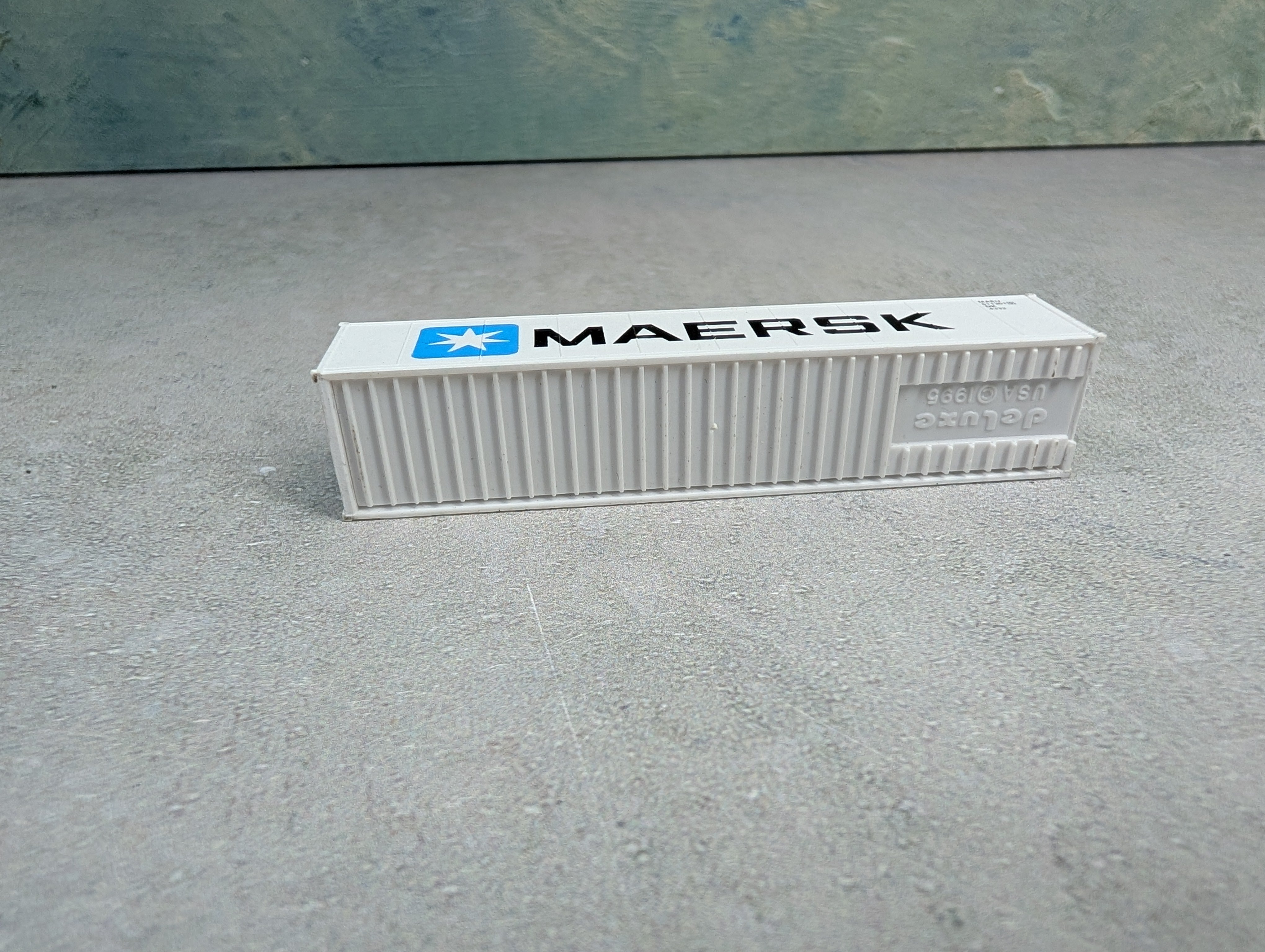 USED Deluxe N Scale 40' Refrigerated Container Maersk MAEU #511617
