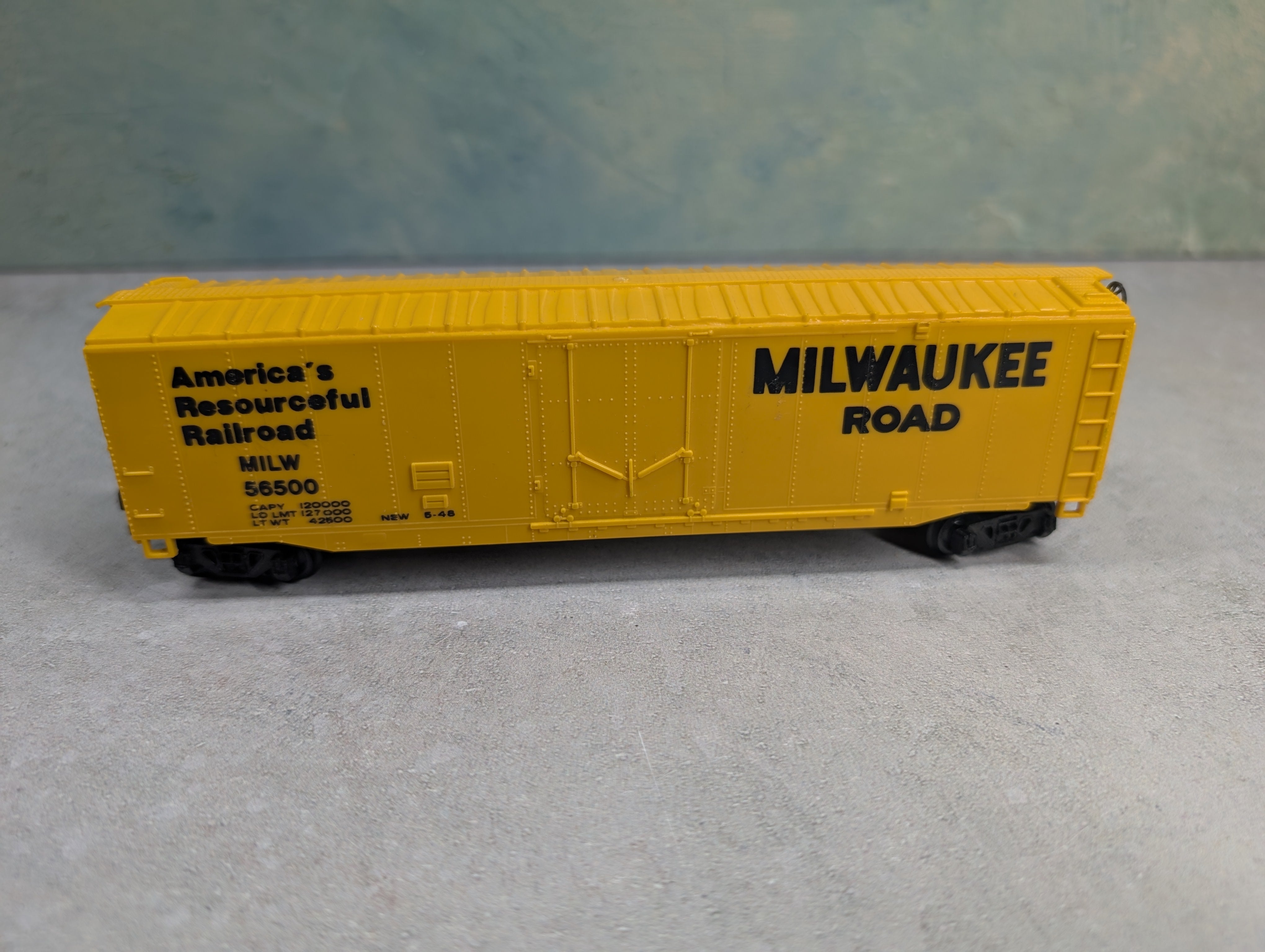 USED Bachmann HO Scale 50' Box Car Milwaukee Road MILW #56500