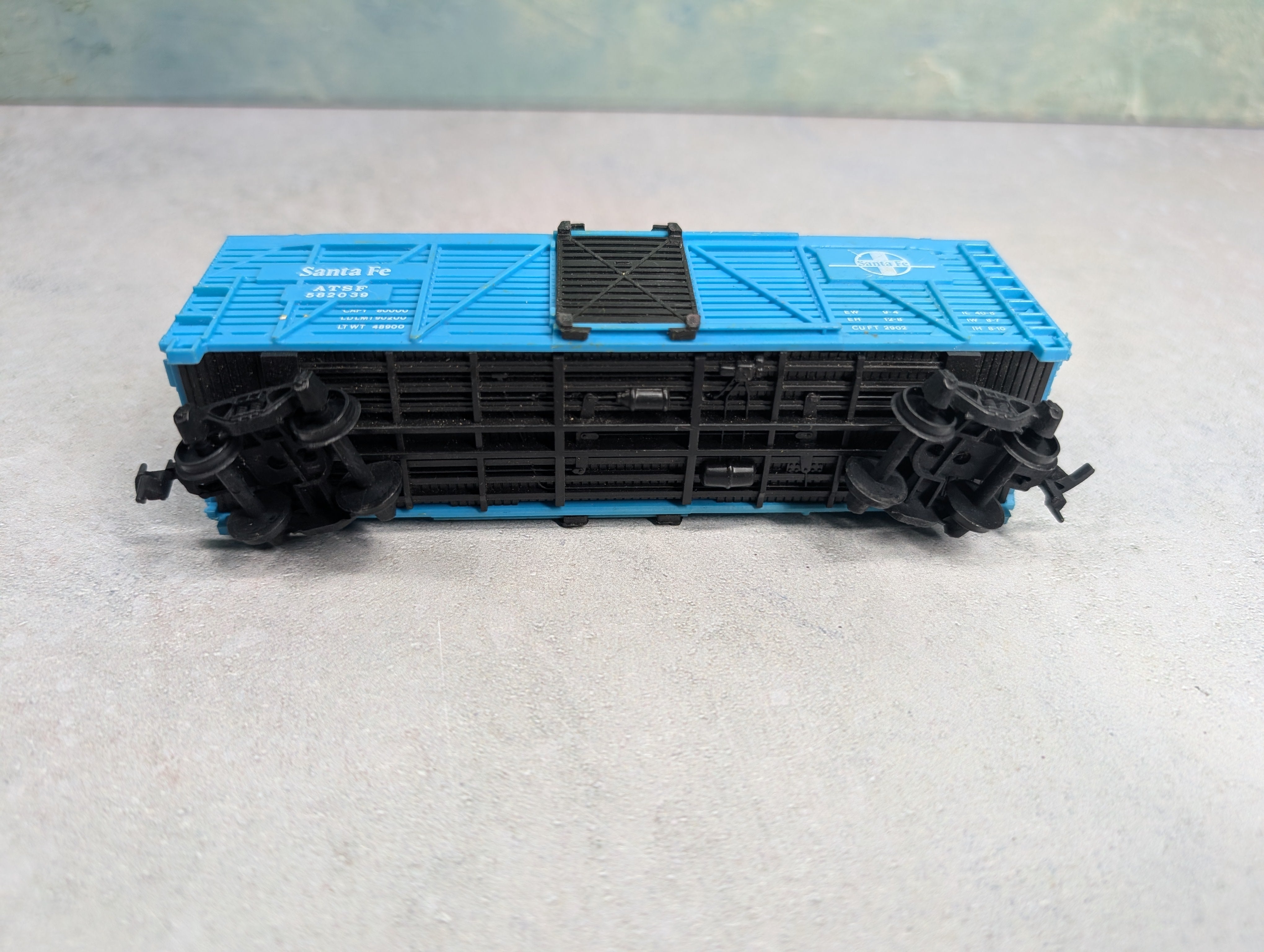 USED HO Scale Stock Cattle Car Santa Fe ATSF #582039