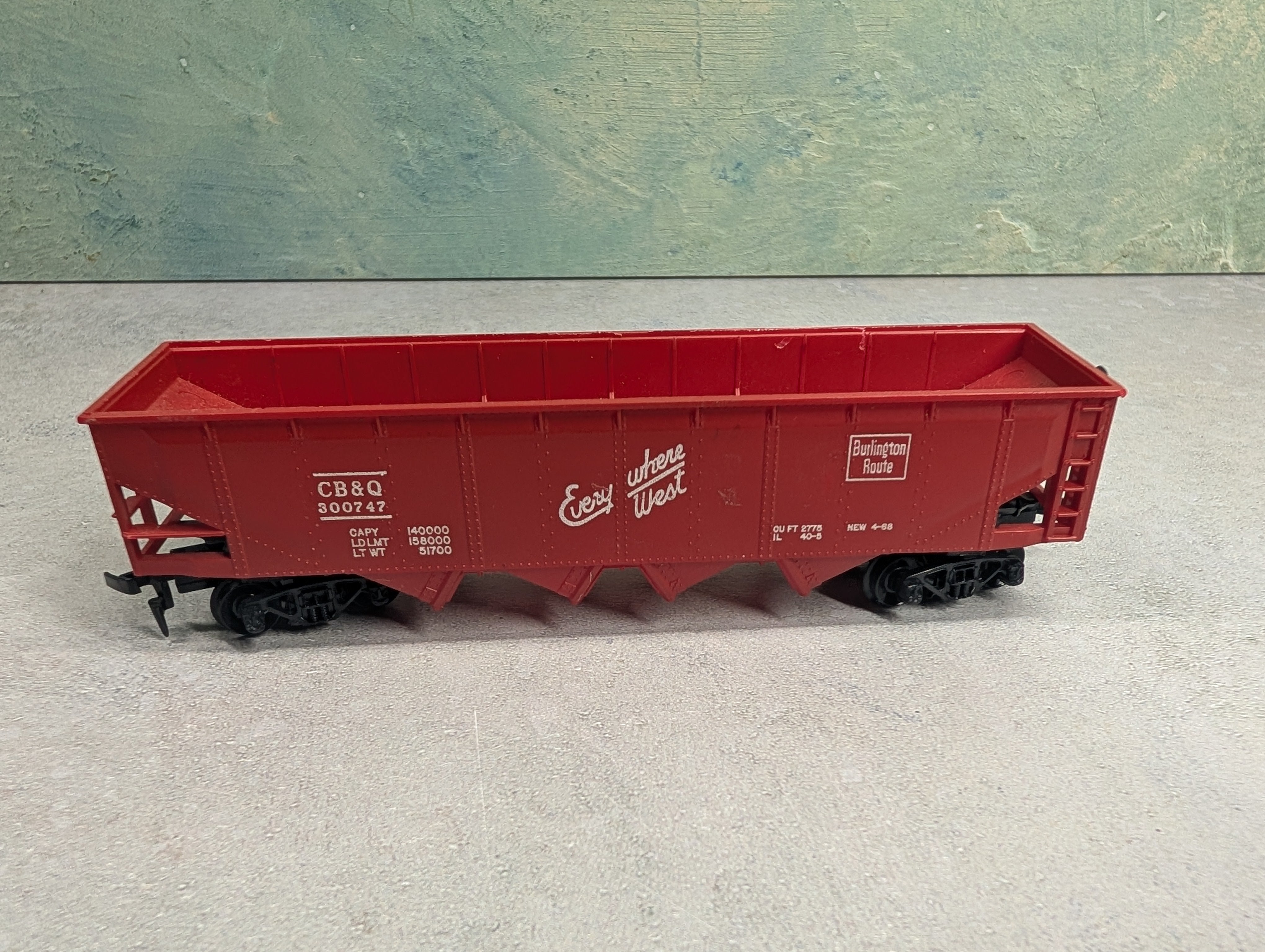 USED Tyco HO Scale Open Hopper Chicago, Burlington and Quincy CB&Q #300747