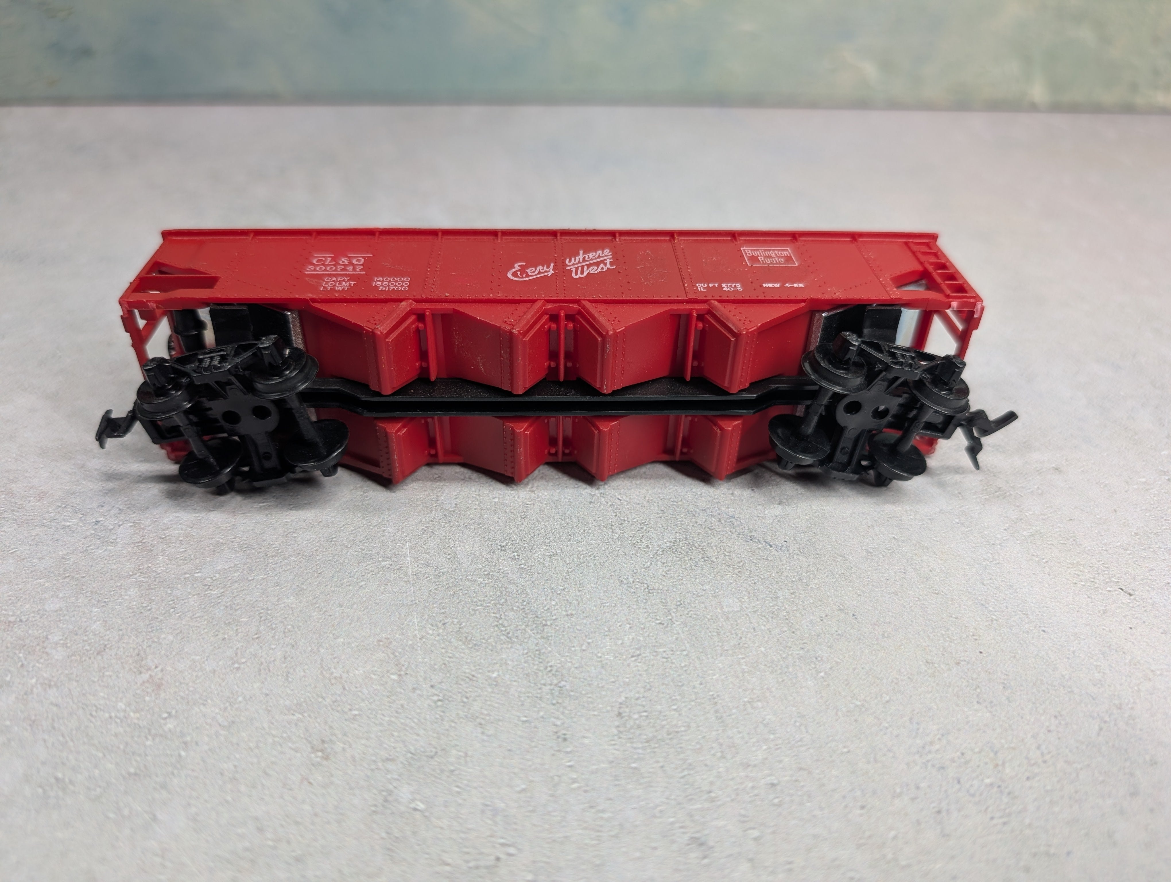 USED Tyco HO Scale Open Hopper Chicago, Burlington and Quincy CB&Q #300747