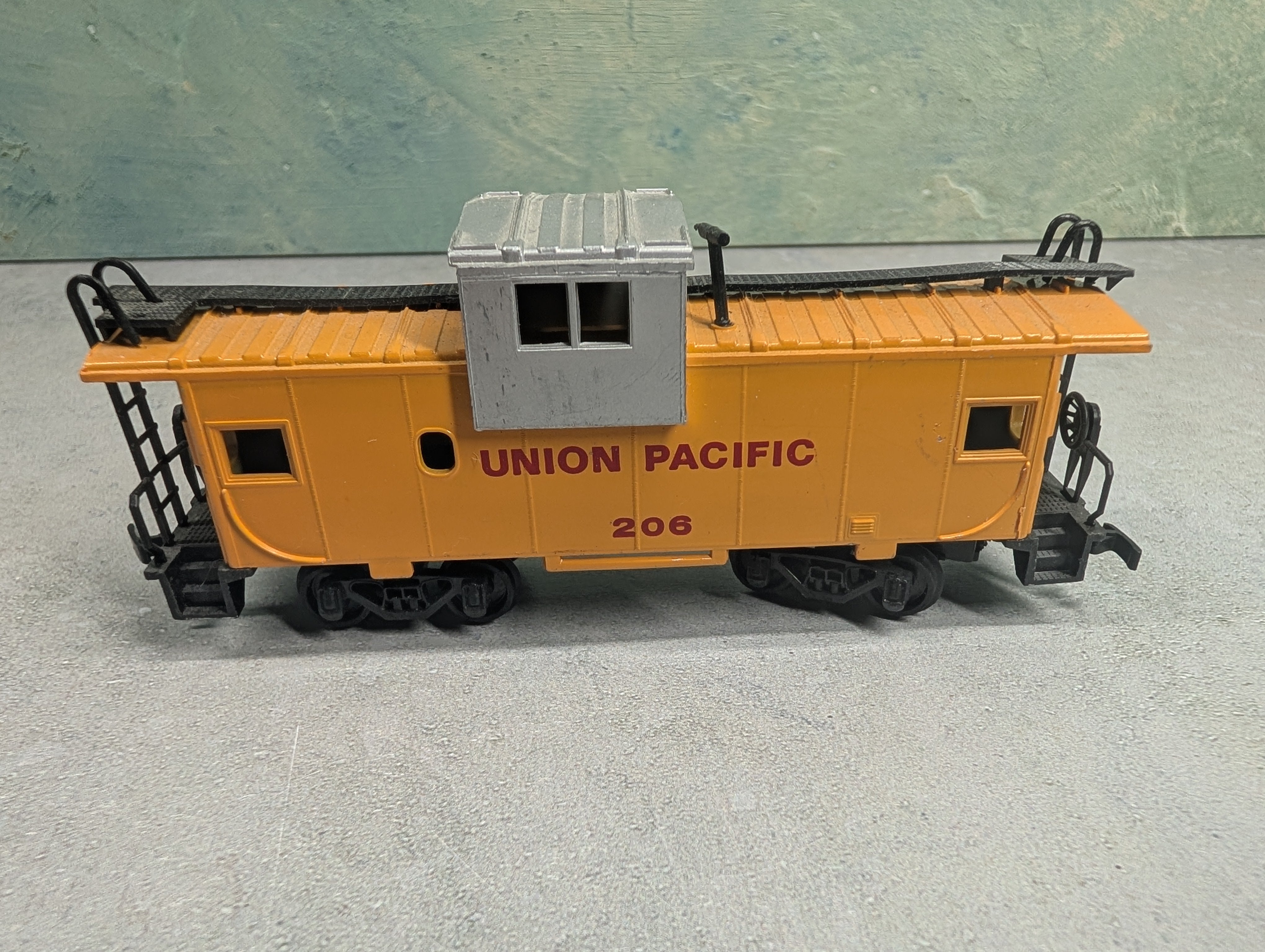 USED Bachmann HO Scale Caboose Union Pacific #206