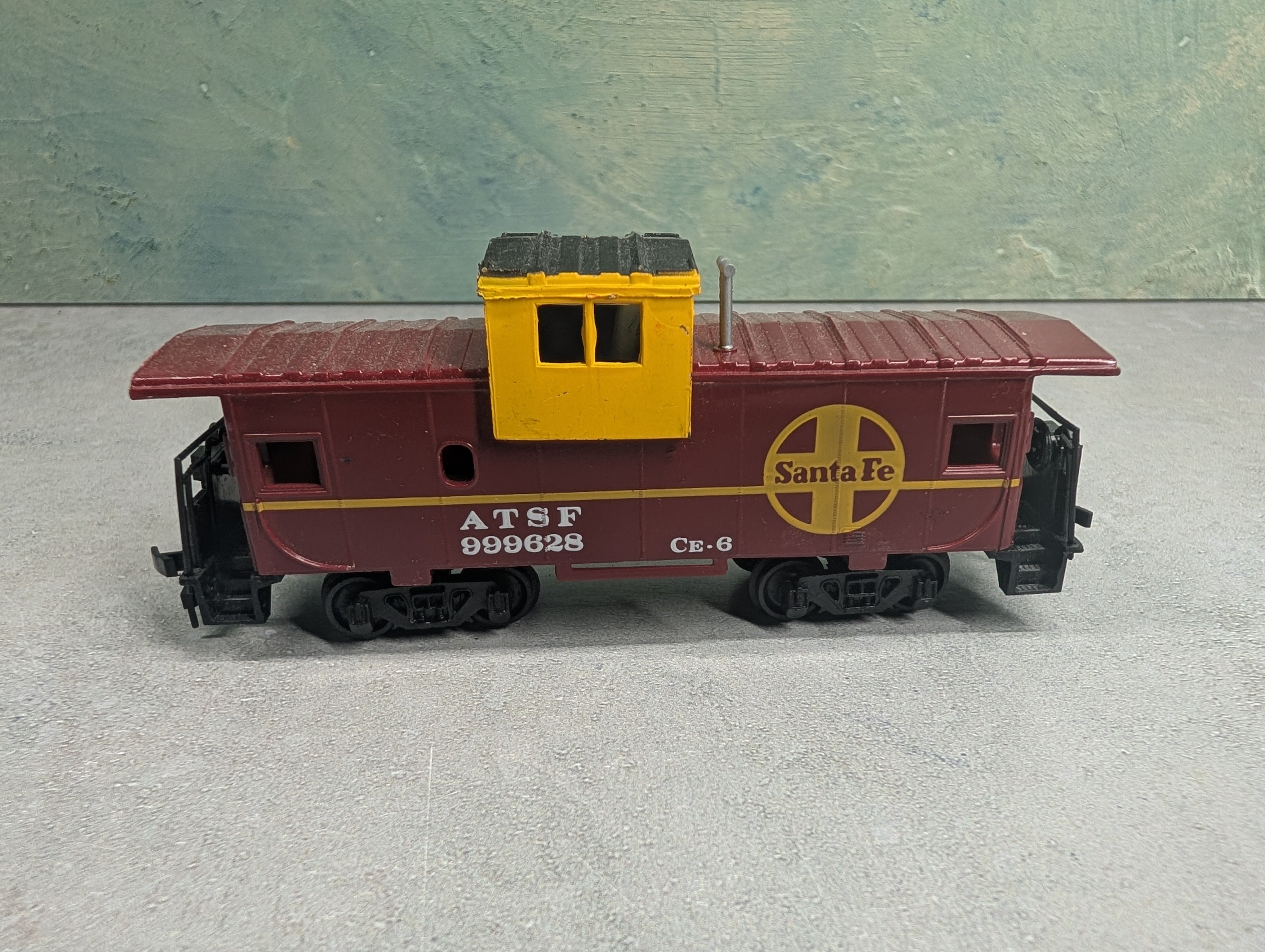 USED Bachmann HO Scale Caboose Santa Fe ATSF #999628