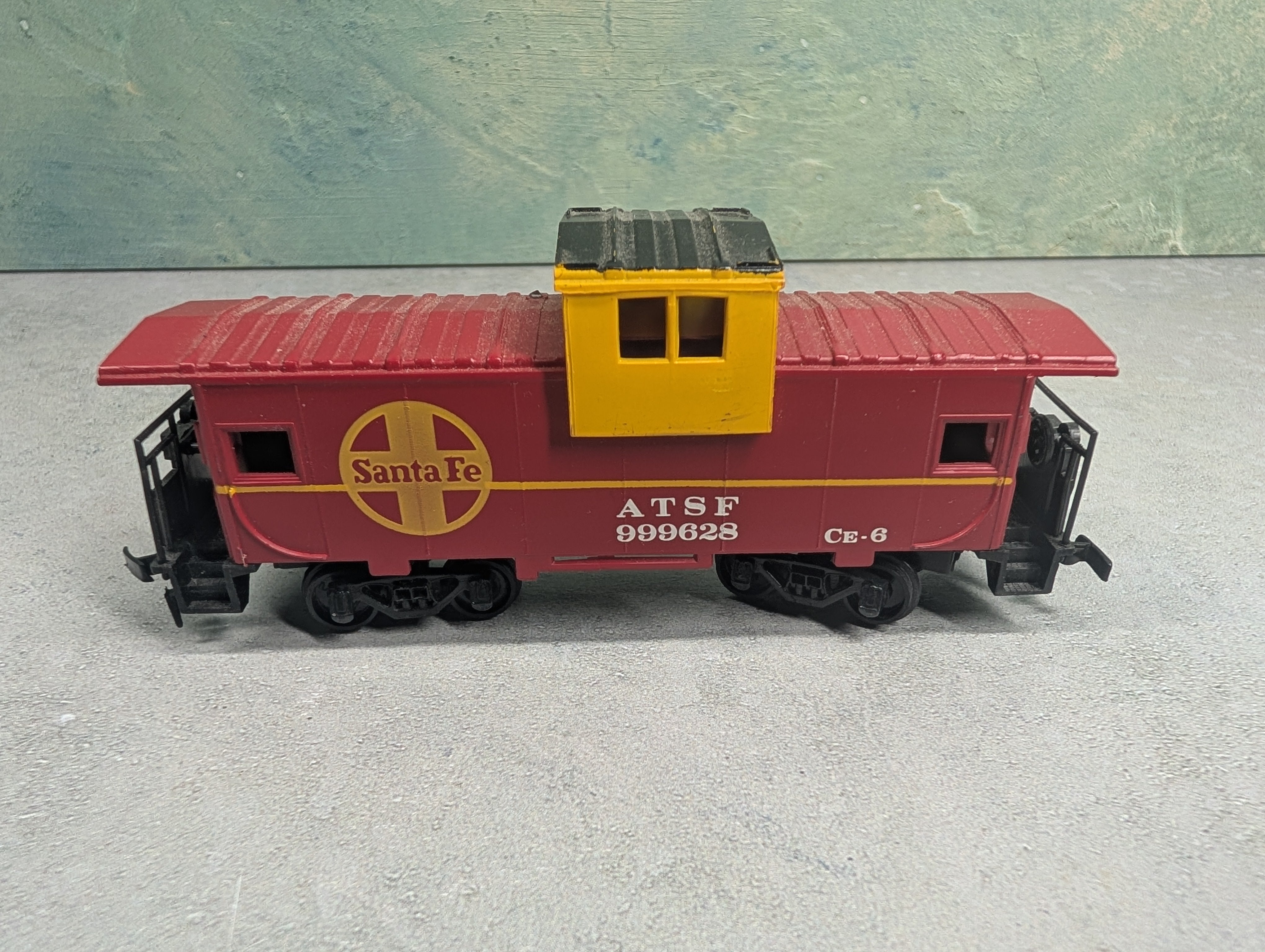 USED Bachmann HO Scale Caboose Santa Fe ATSF #999628 Red
