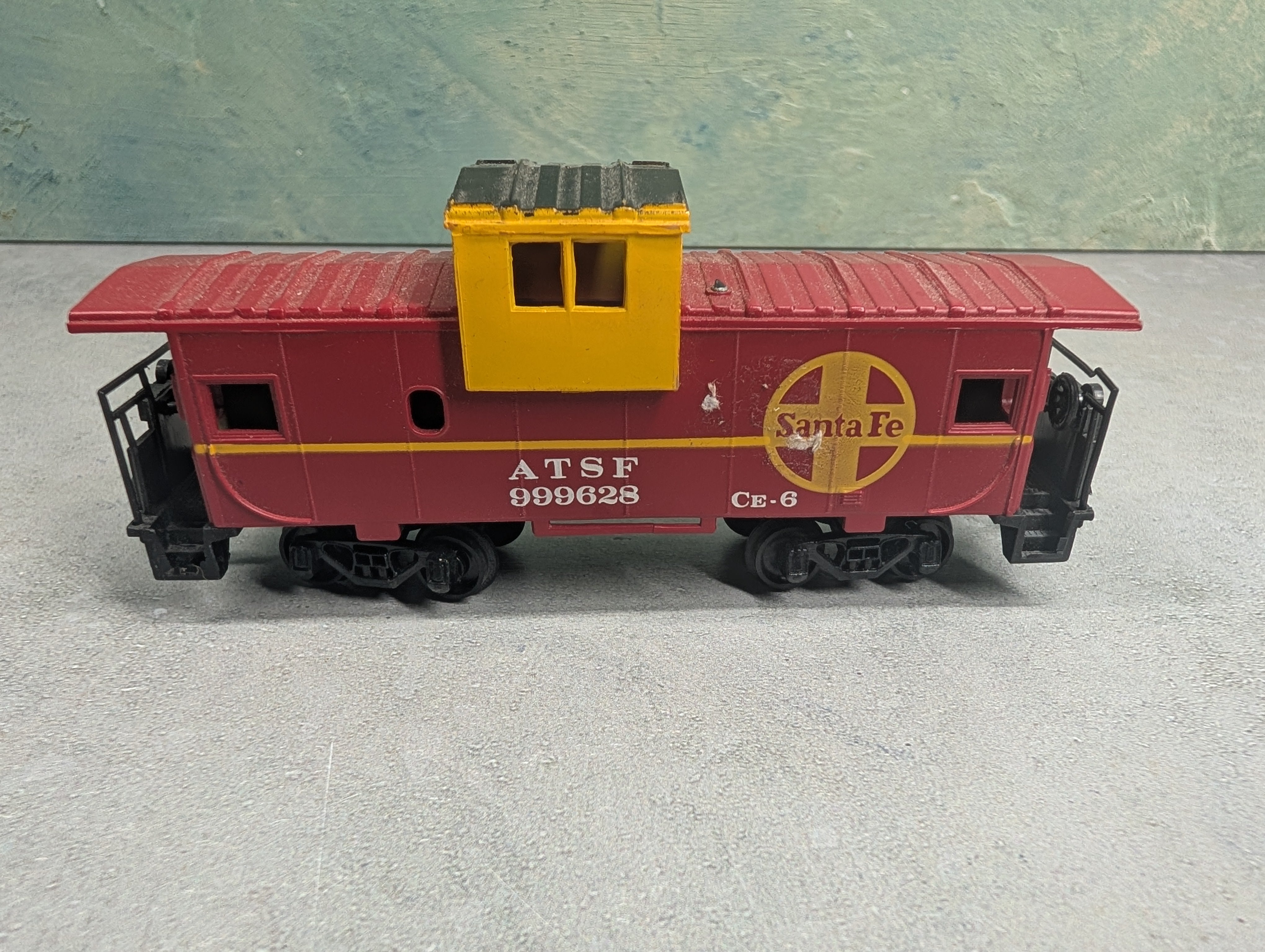 USED Bachmann HO Scale Caboose Santa Fe ATSF #999628 Red