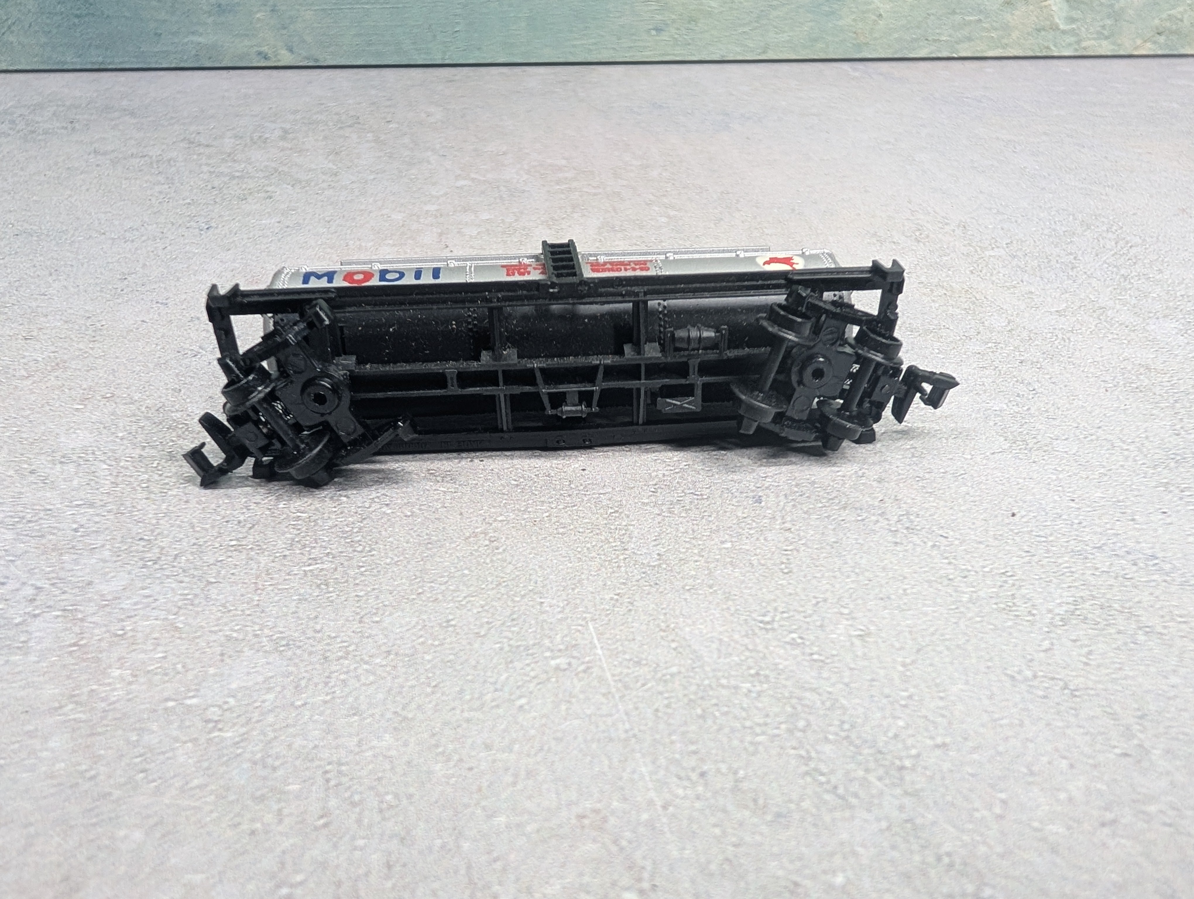 USED Model Power N Scale Triple Dome Tank Car Mobil