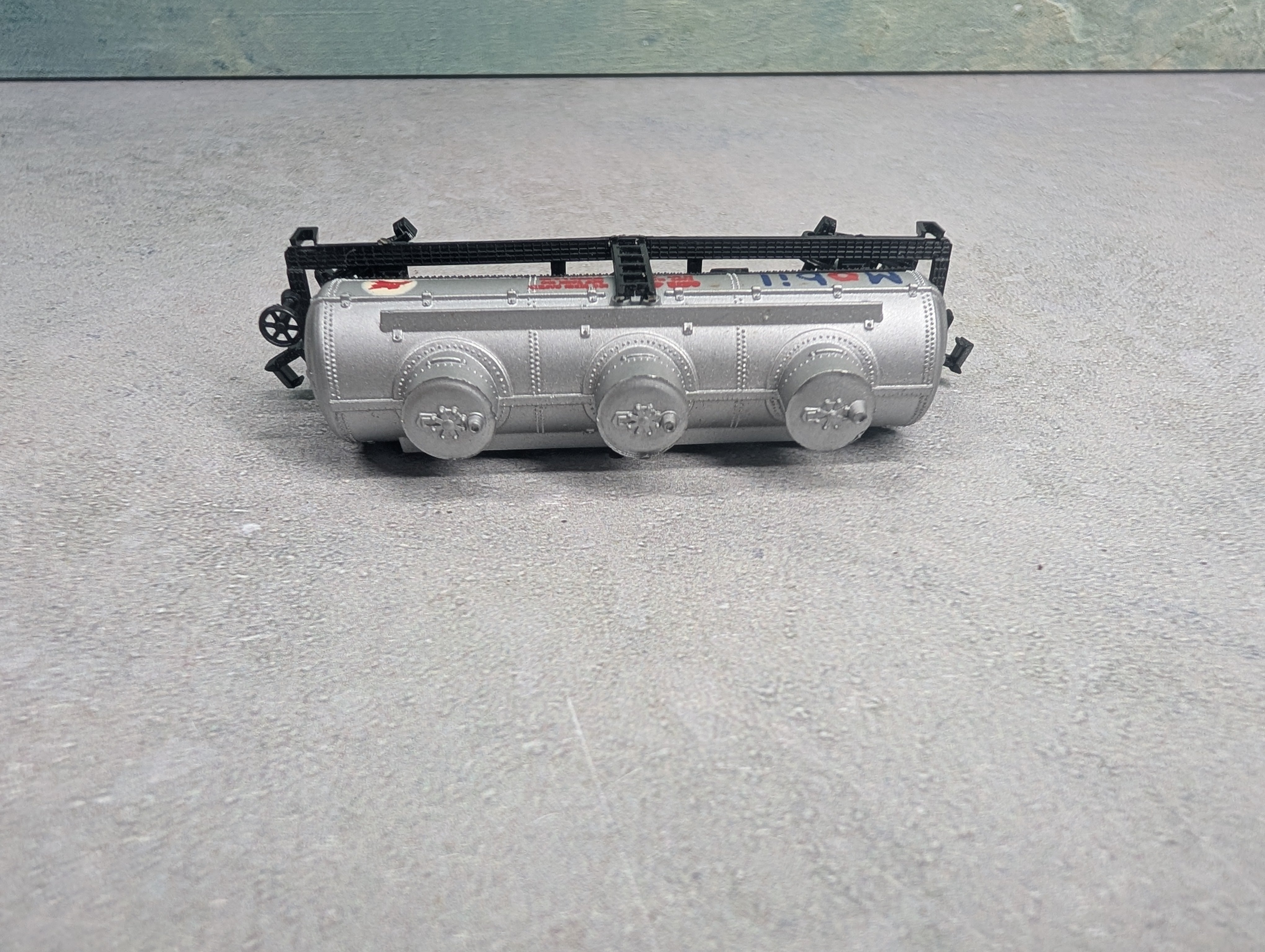 USED Model Power N Scale Triple Dome Tank Car Mobil