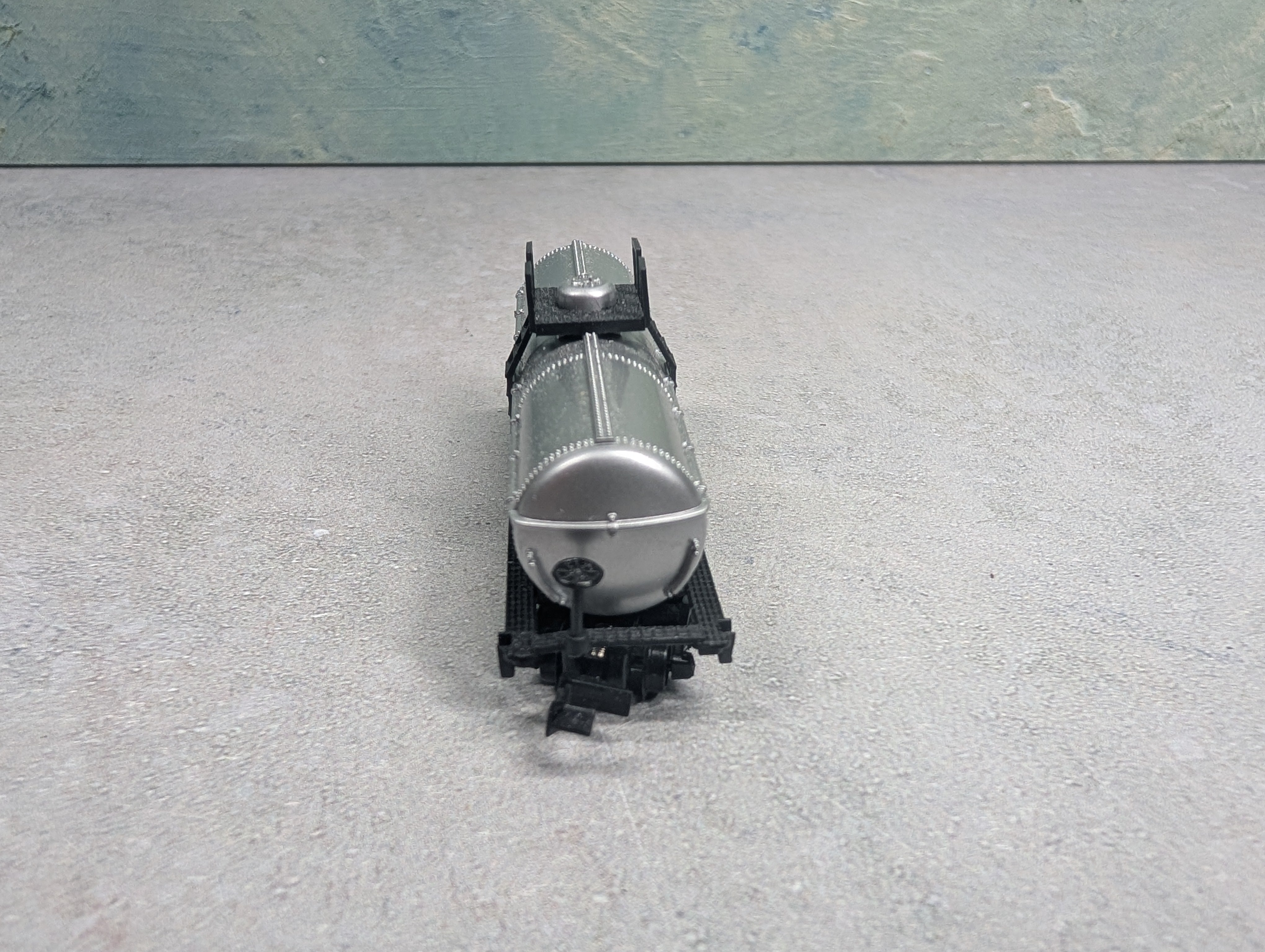 USED Model Power N Scale Single Dome Tank Car Mobil GATX #42200