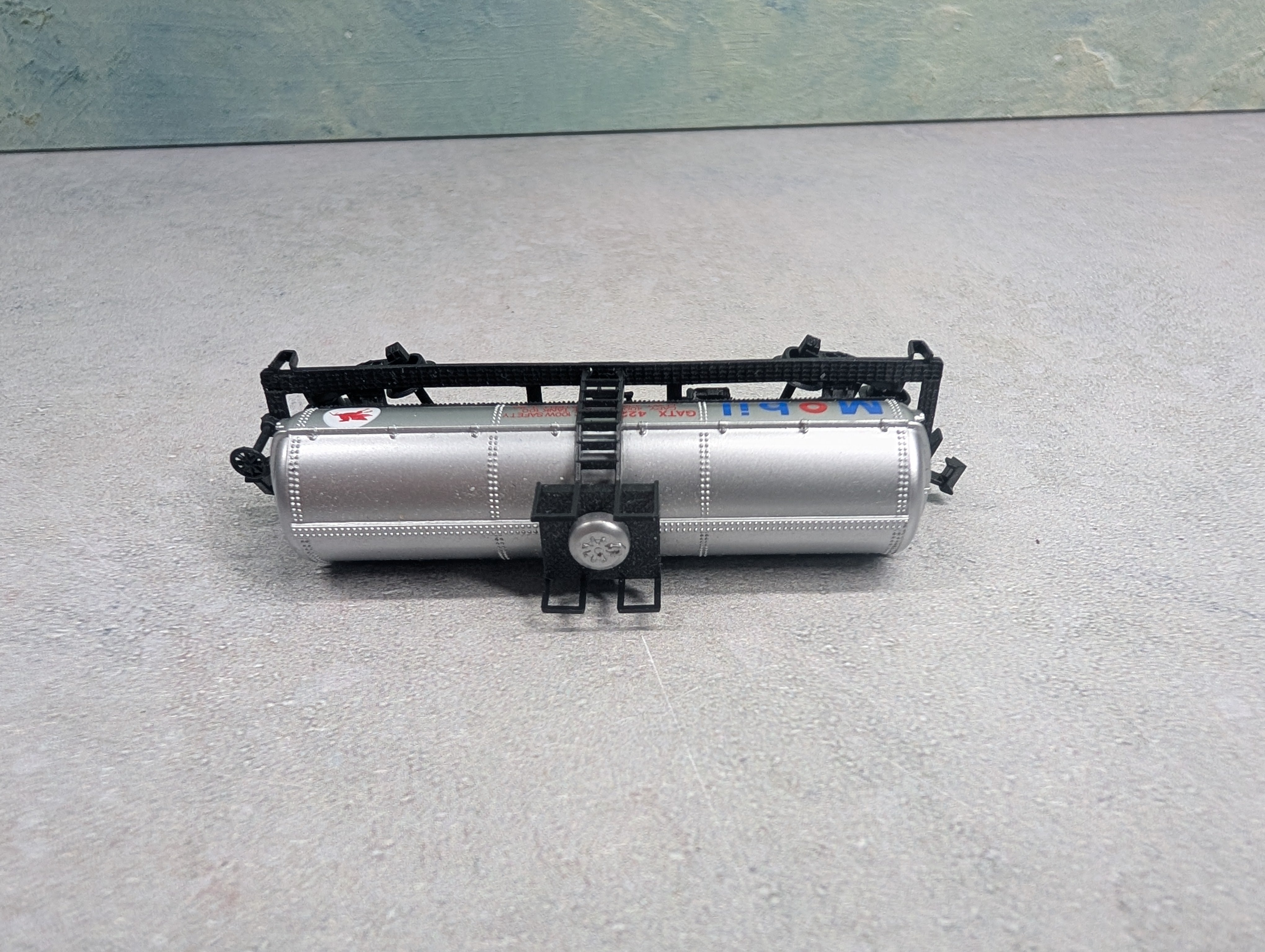 USED Model Power N Scale Single Dome Tank Car Mobil GATX #42200