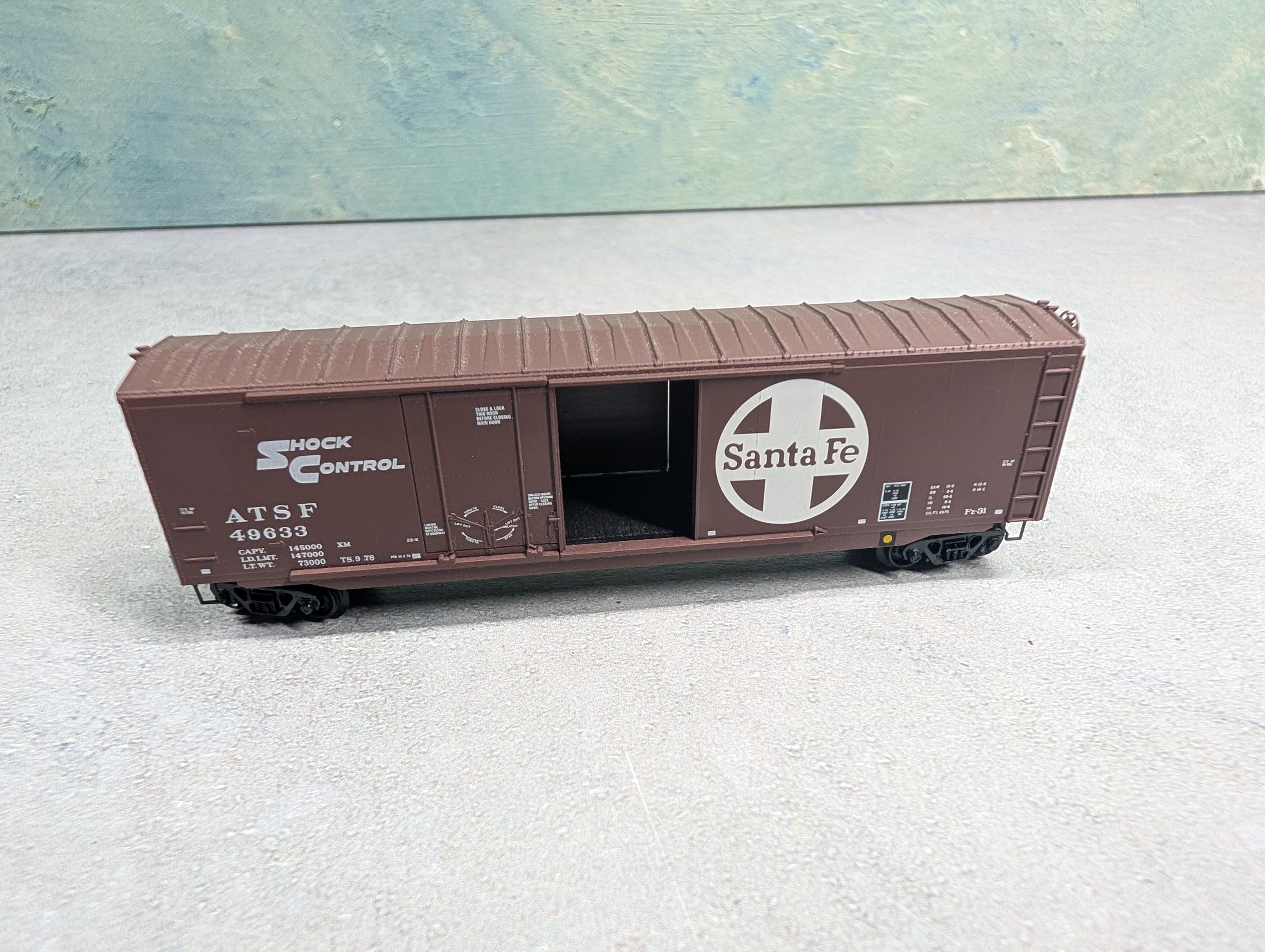 USED Micro-Trains N Scale Box Car Santa Fe ATSF #49633