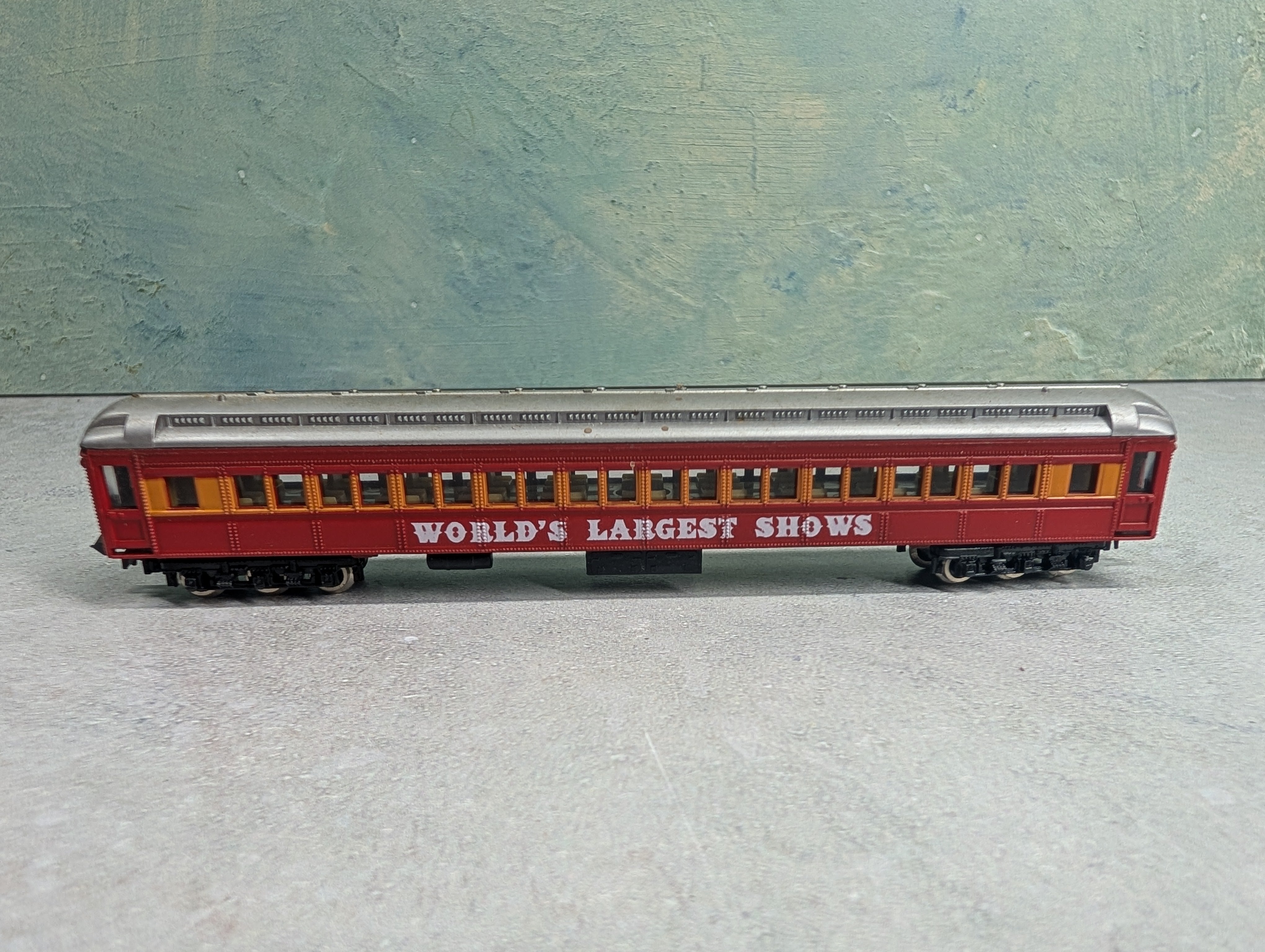 USED Model Power N Scale Passenger Car World's Largest Shows Circus Passenger Car