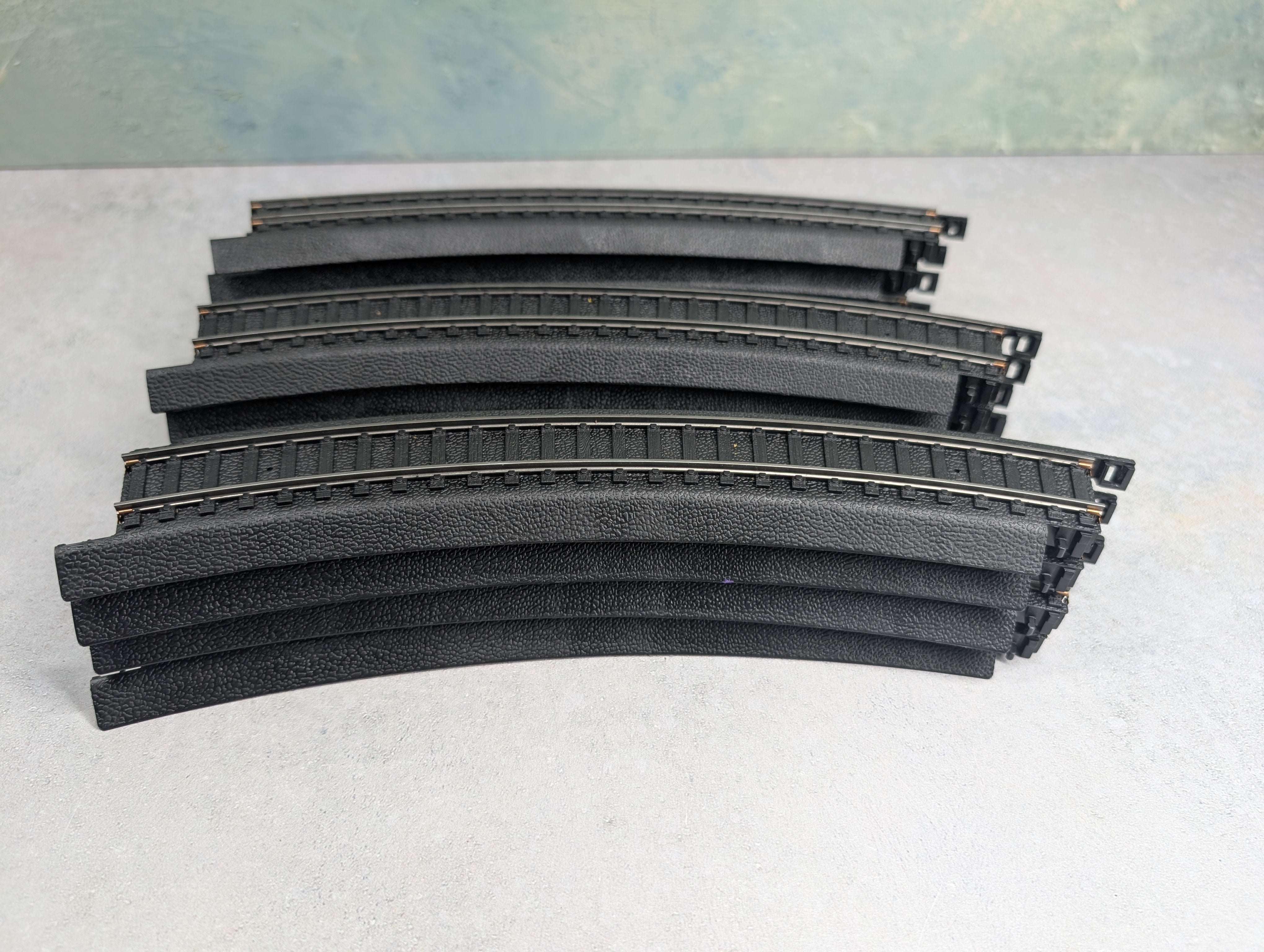 USED Life-Like HO Scale Power-Loc 18" Curved Track Black (12 pcs)