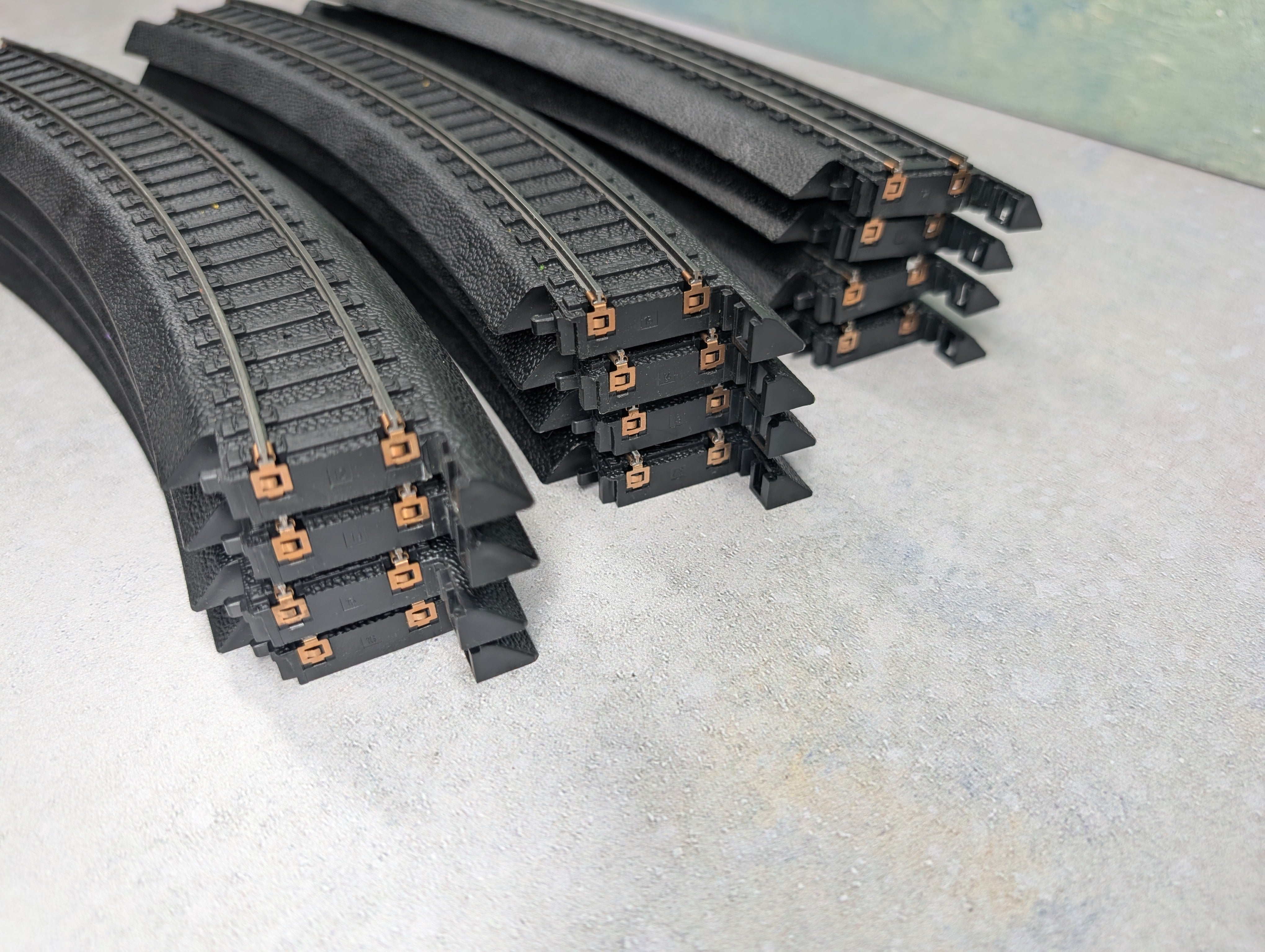 USED Life-Like HO Scale Power-Loc 18" Curved Track Black (12 pcs)