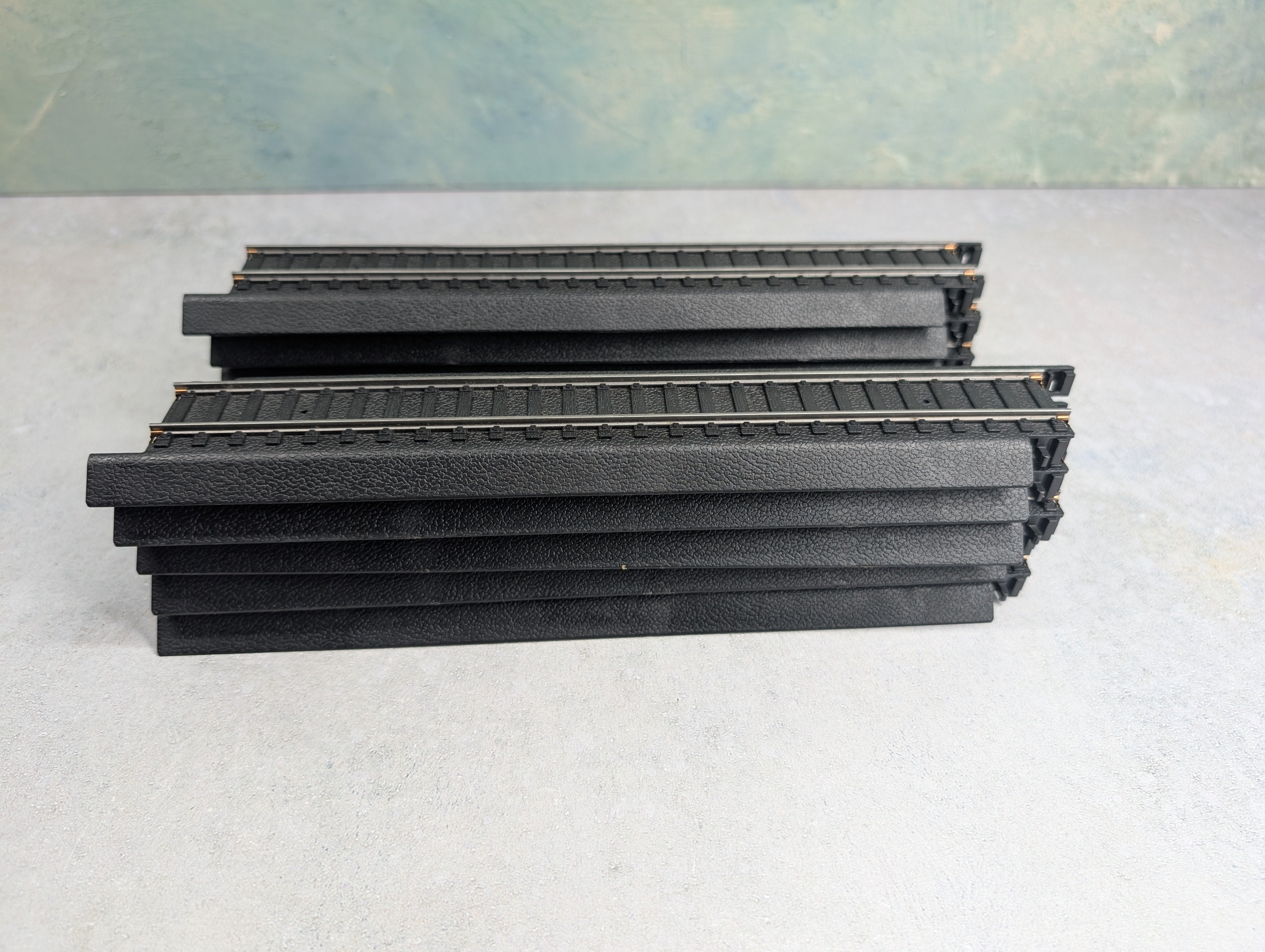 USED Life-Like HO Scale Power-Loc 9" Straight Track Black (10 pcs)