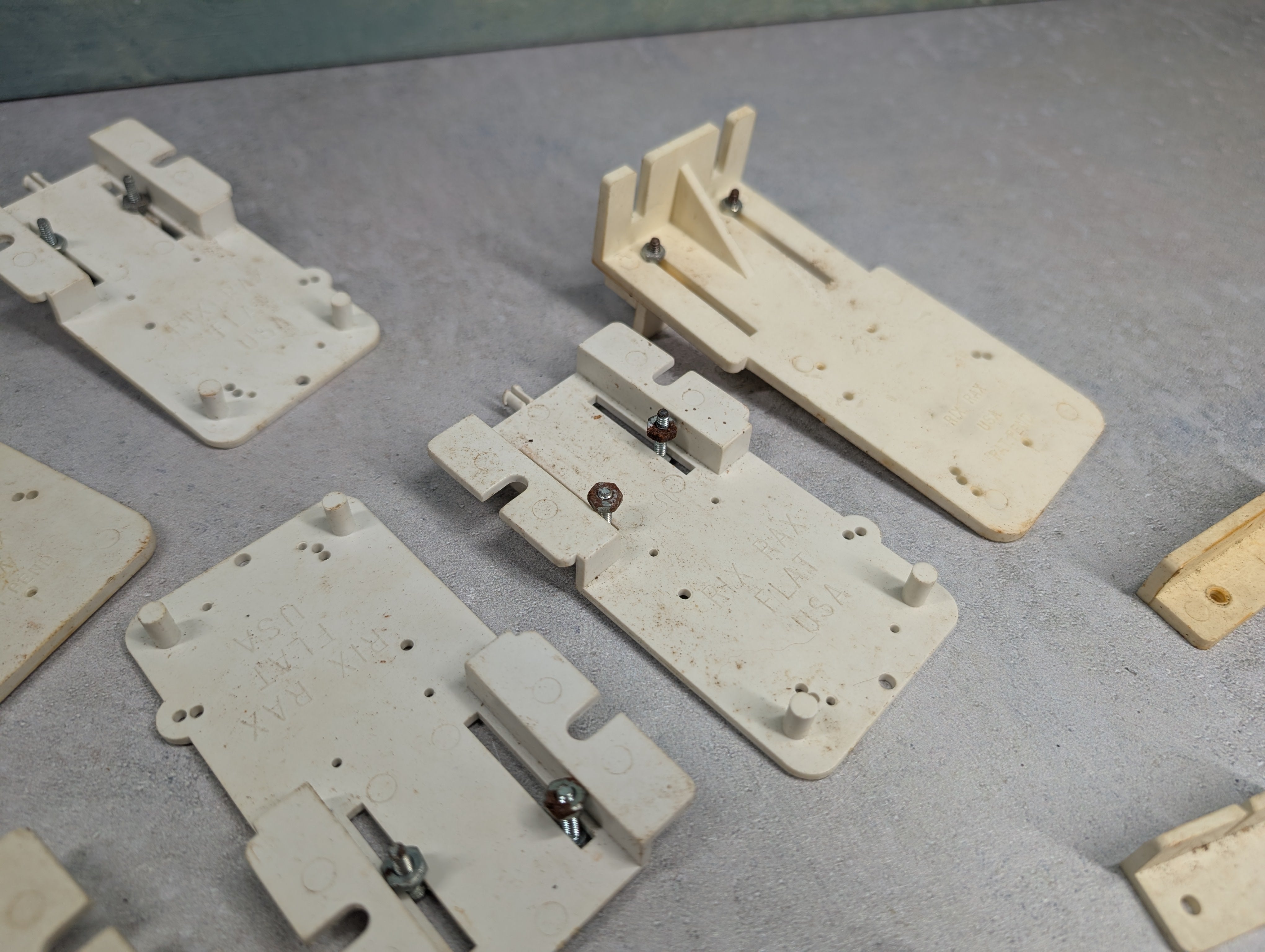 USED Rix HO Scale Parts & Pieces of Under-Layout Mounting Bracket Twin Coil Switch Machine Parts