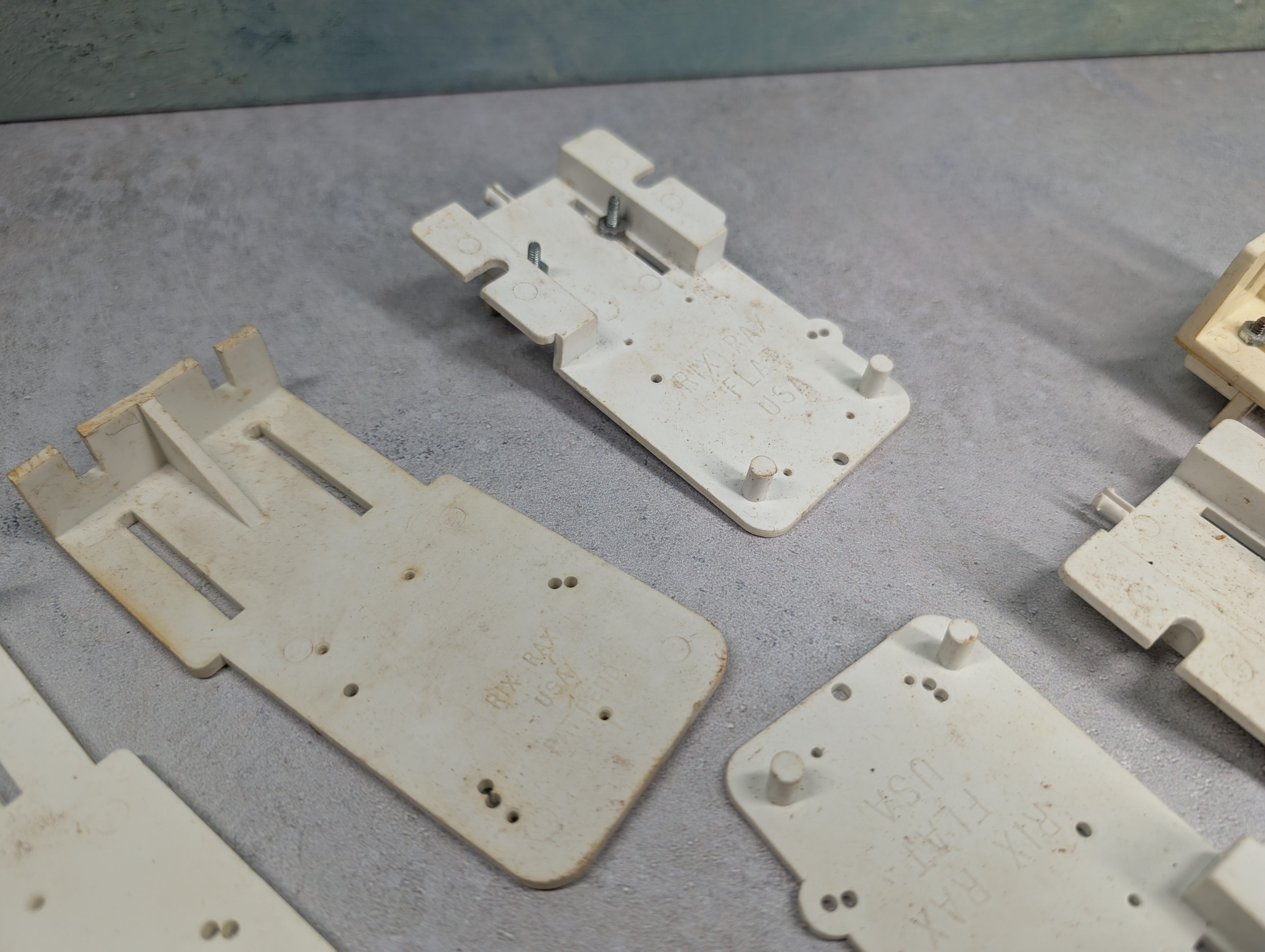 USED Rix HO Scale Parts & Pieces of Under-Layout Mounting Bracket Twin Coil Switch Machine Parts