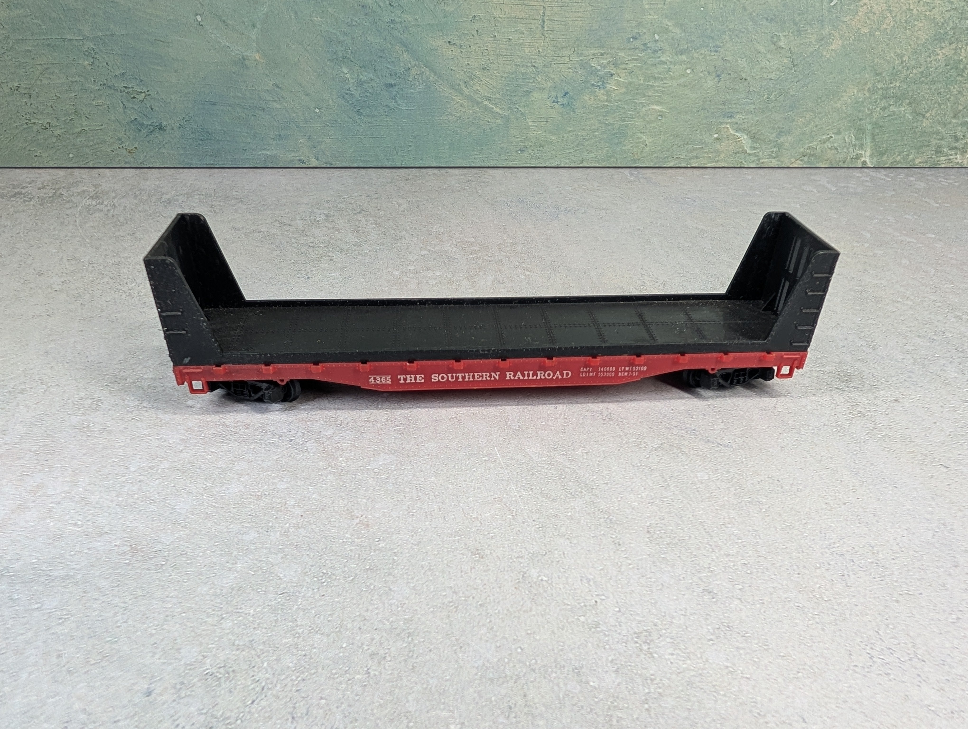 USED Mantua HO Scale Bulkhead Flat Car Southern #4365