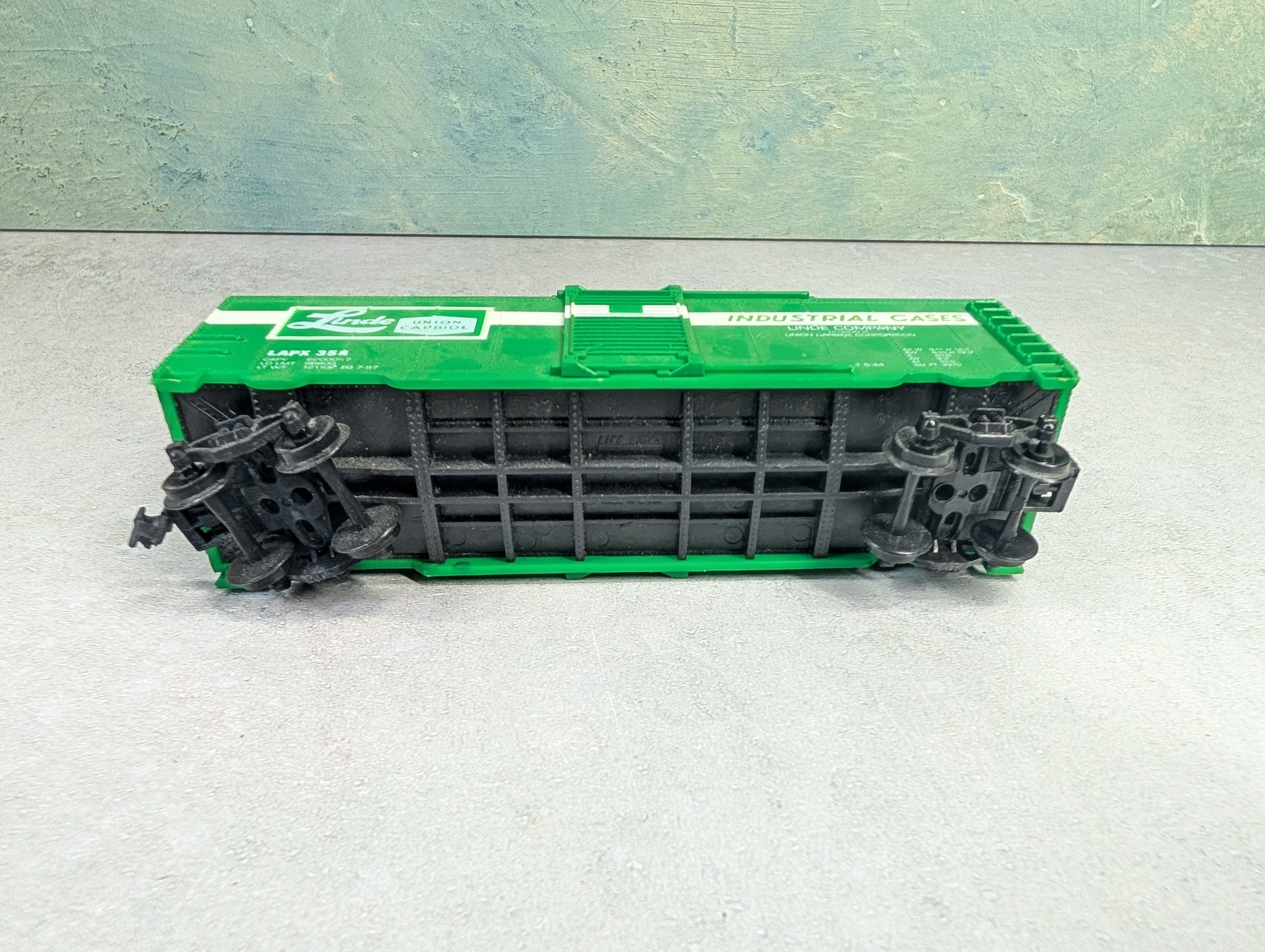 USED Life-Like HO Scale 40' Box Car Linde Union Carbide LAPX #358