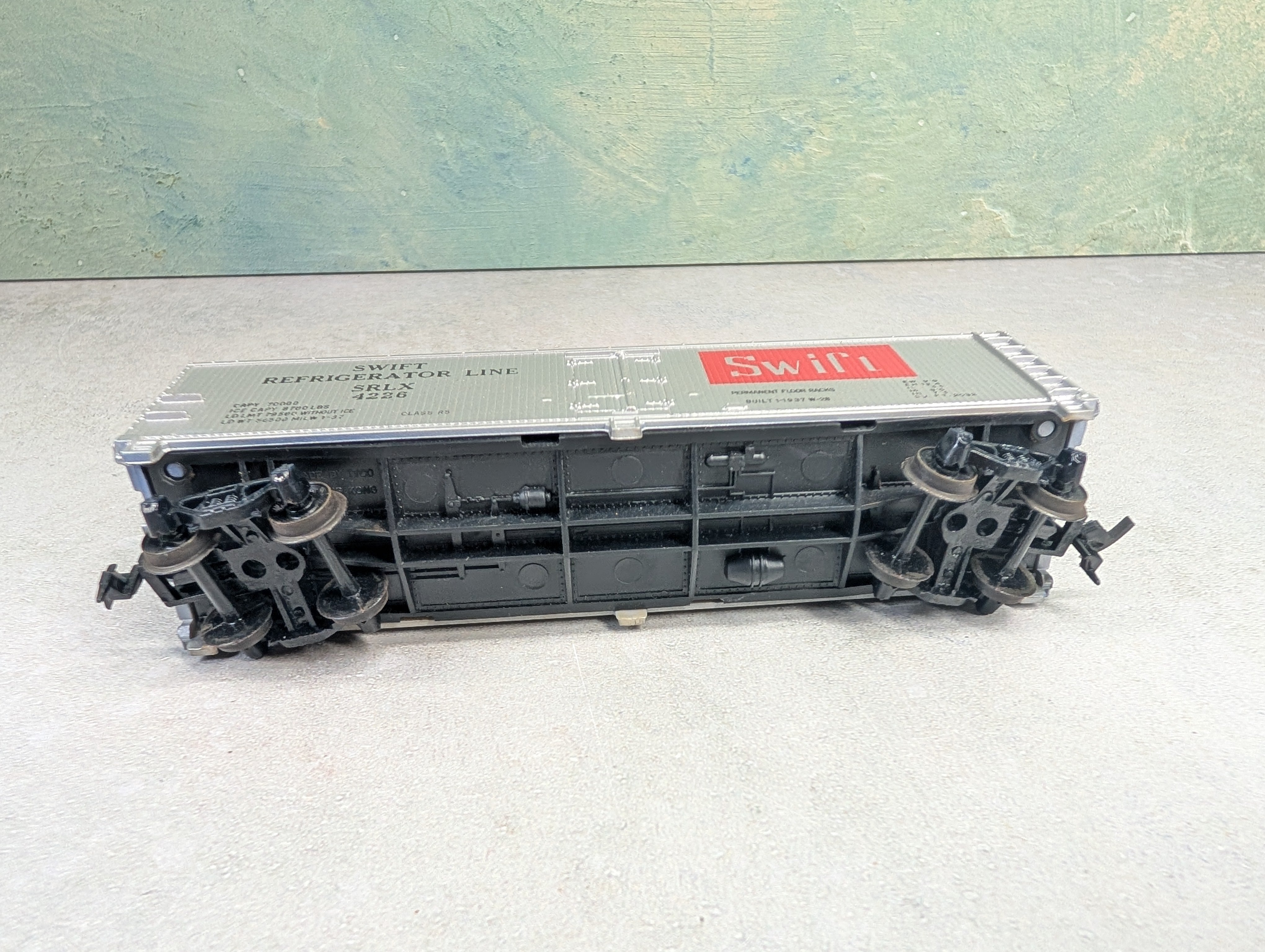 USED Tyco HO Scale 40' Box Car Swift SRLX #4226