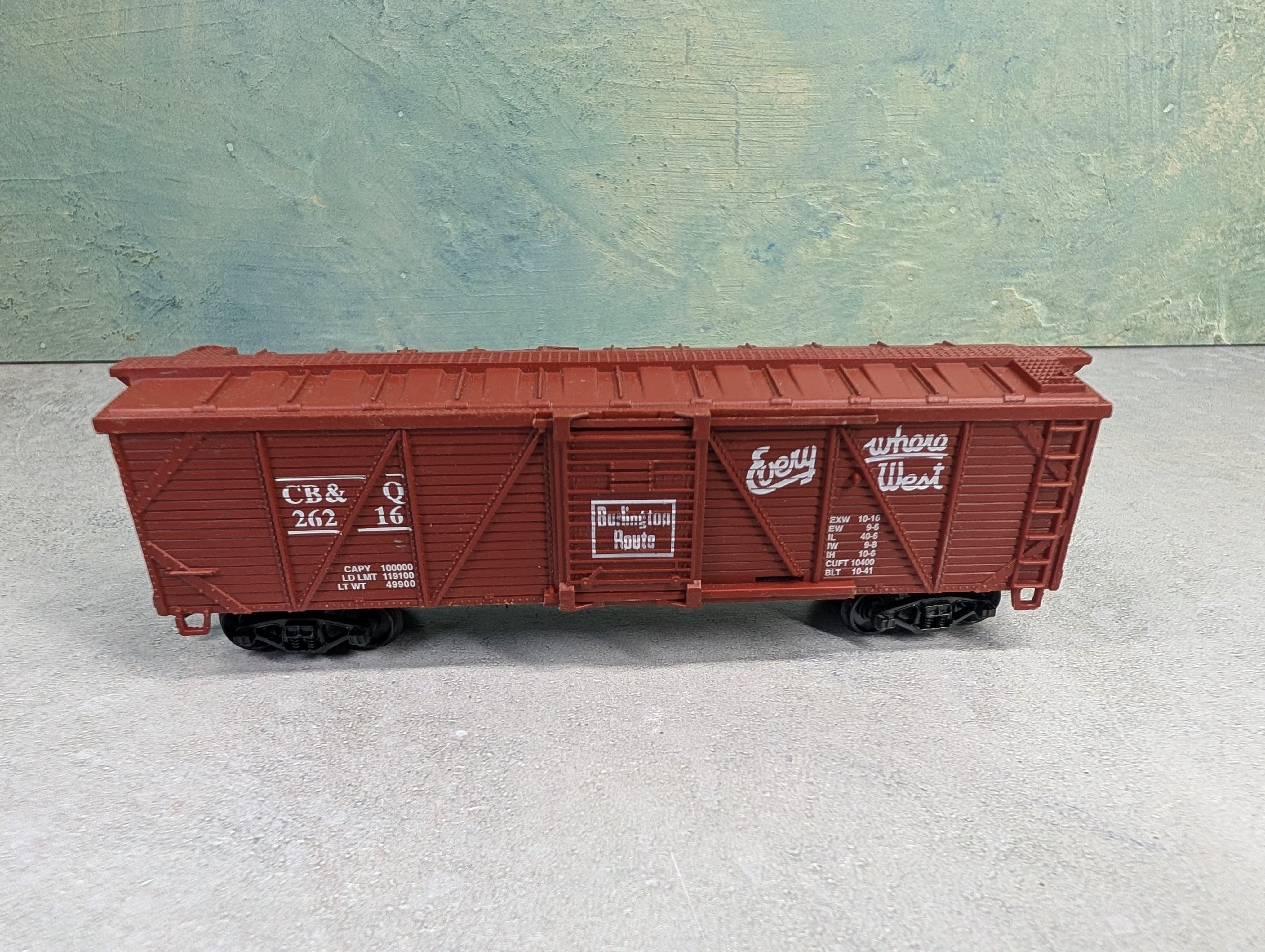 USED Life-Like HO Scale 40' Wooden Box Car CB&Q #26216