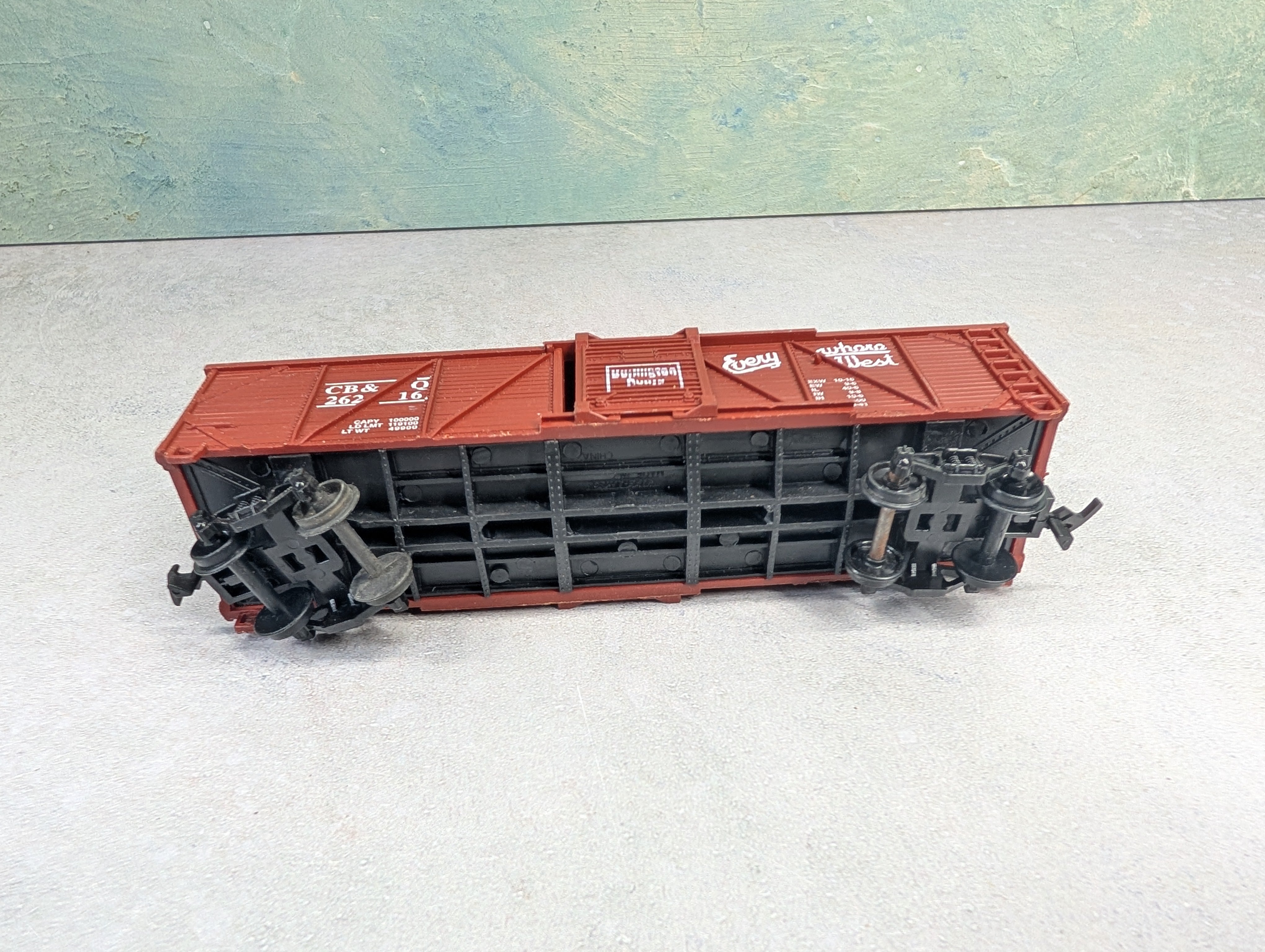 USED Life-Like HO Scale 40' Wooden Box Car CB&Q #26216