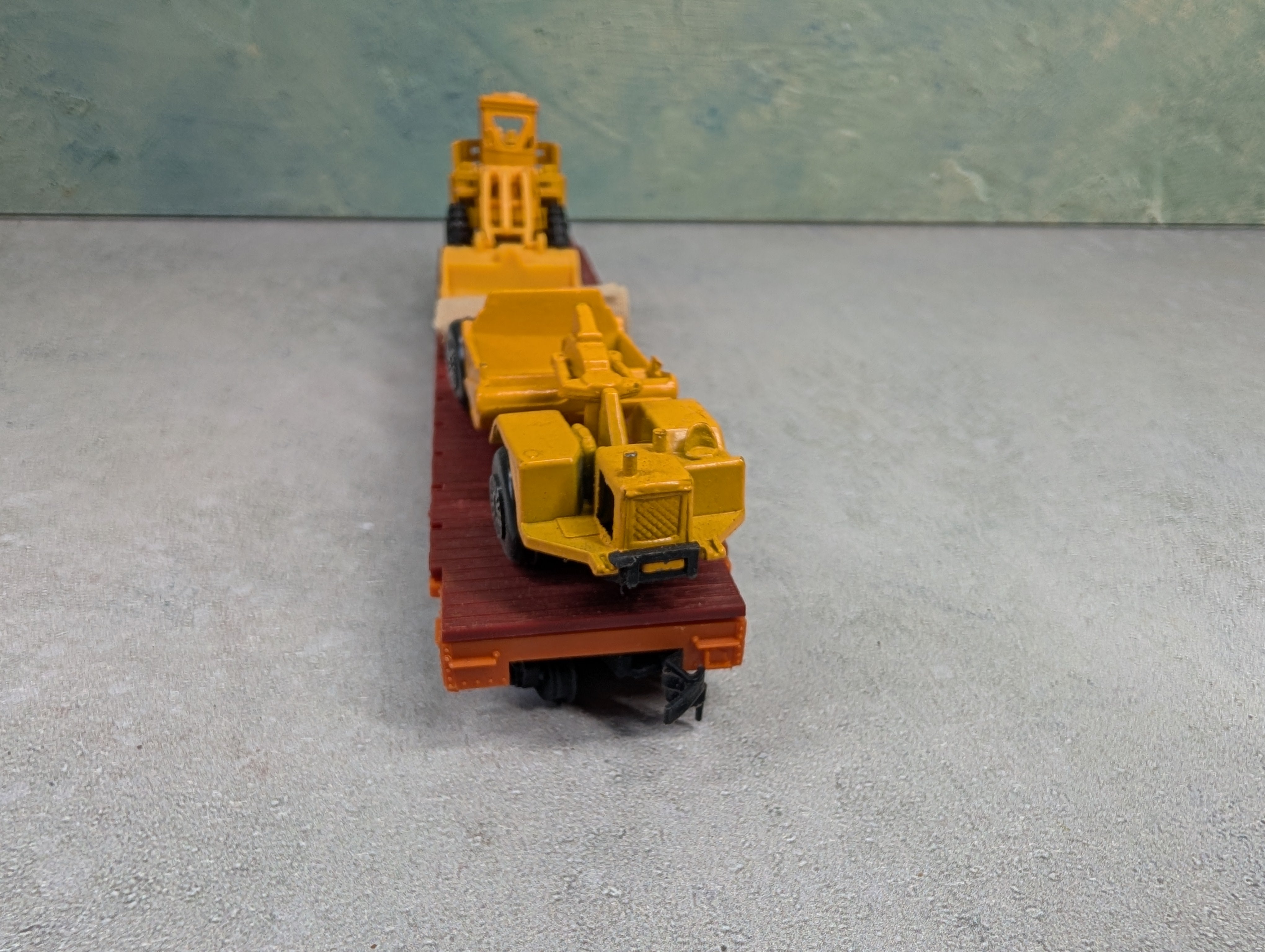 USED Pemco HO Scale Flat Car w/ Construction Loads