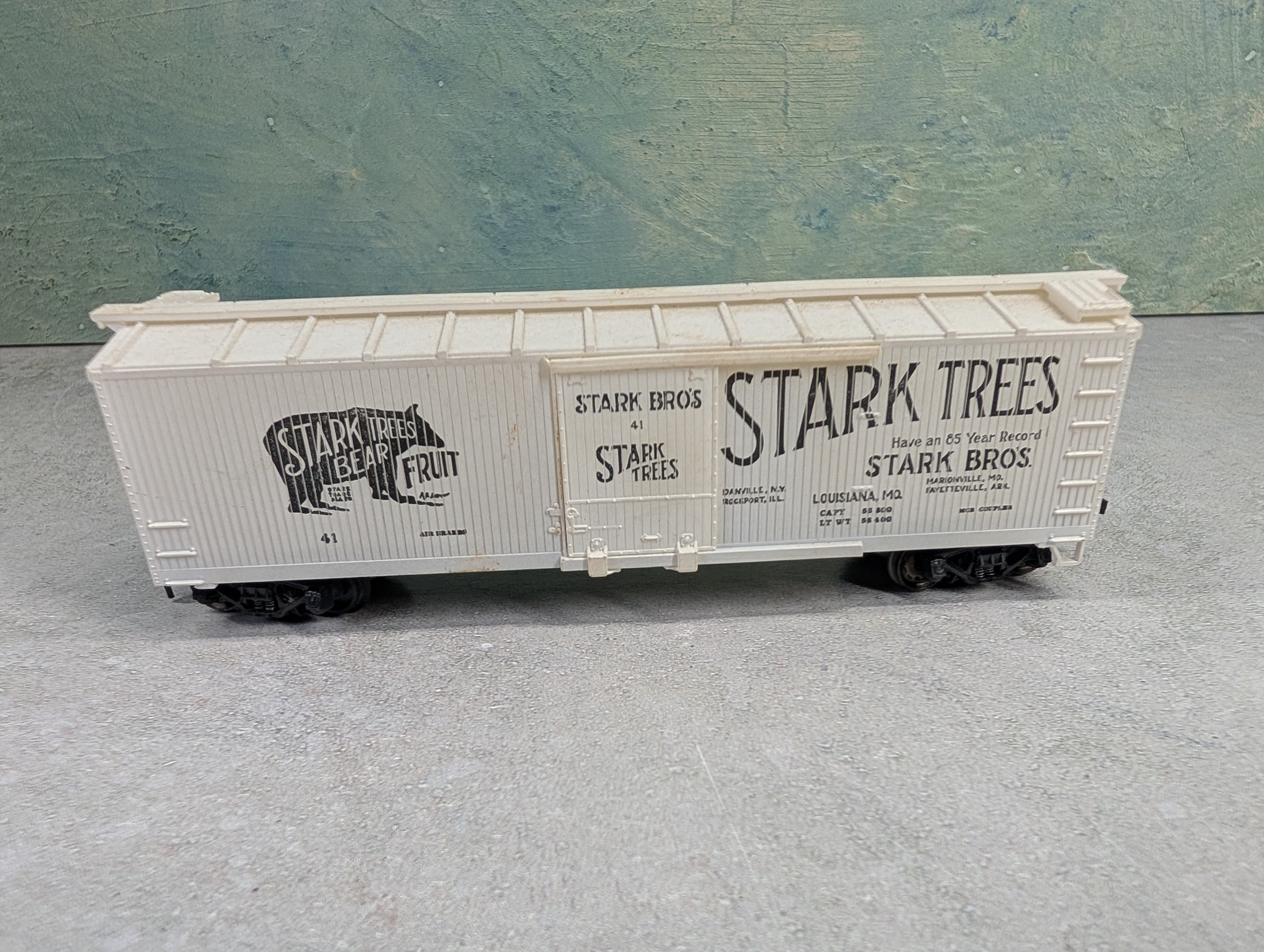 USED TRAIN MINIATURE HO Scale Wooden Billboard Box Car Stark Trees, Stark Bros SBX #41