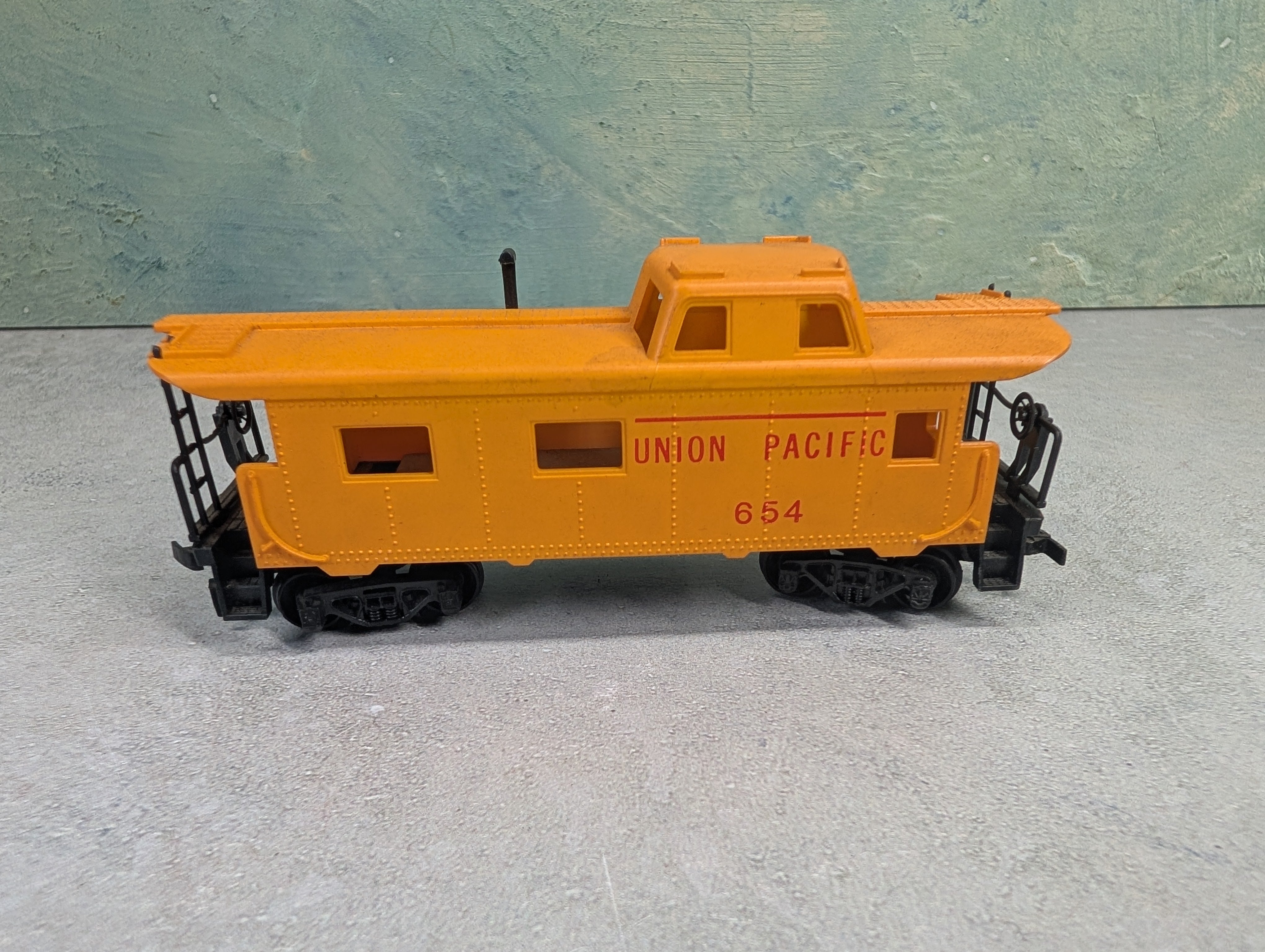 USED Tyco HO Scale Caboose Union Pacific #654