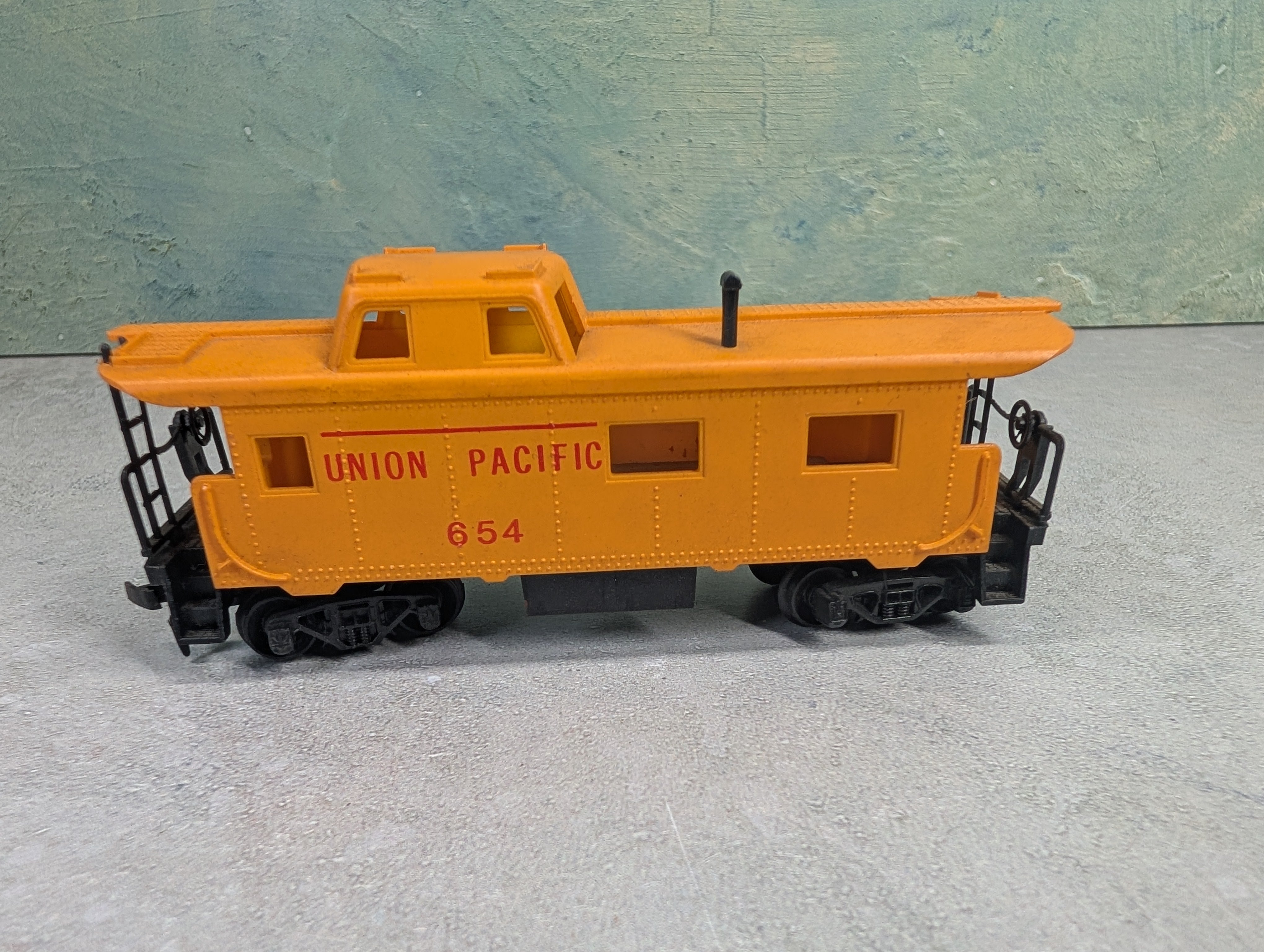 USED Tyco HO Scale Caboose Union Pacific #654