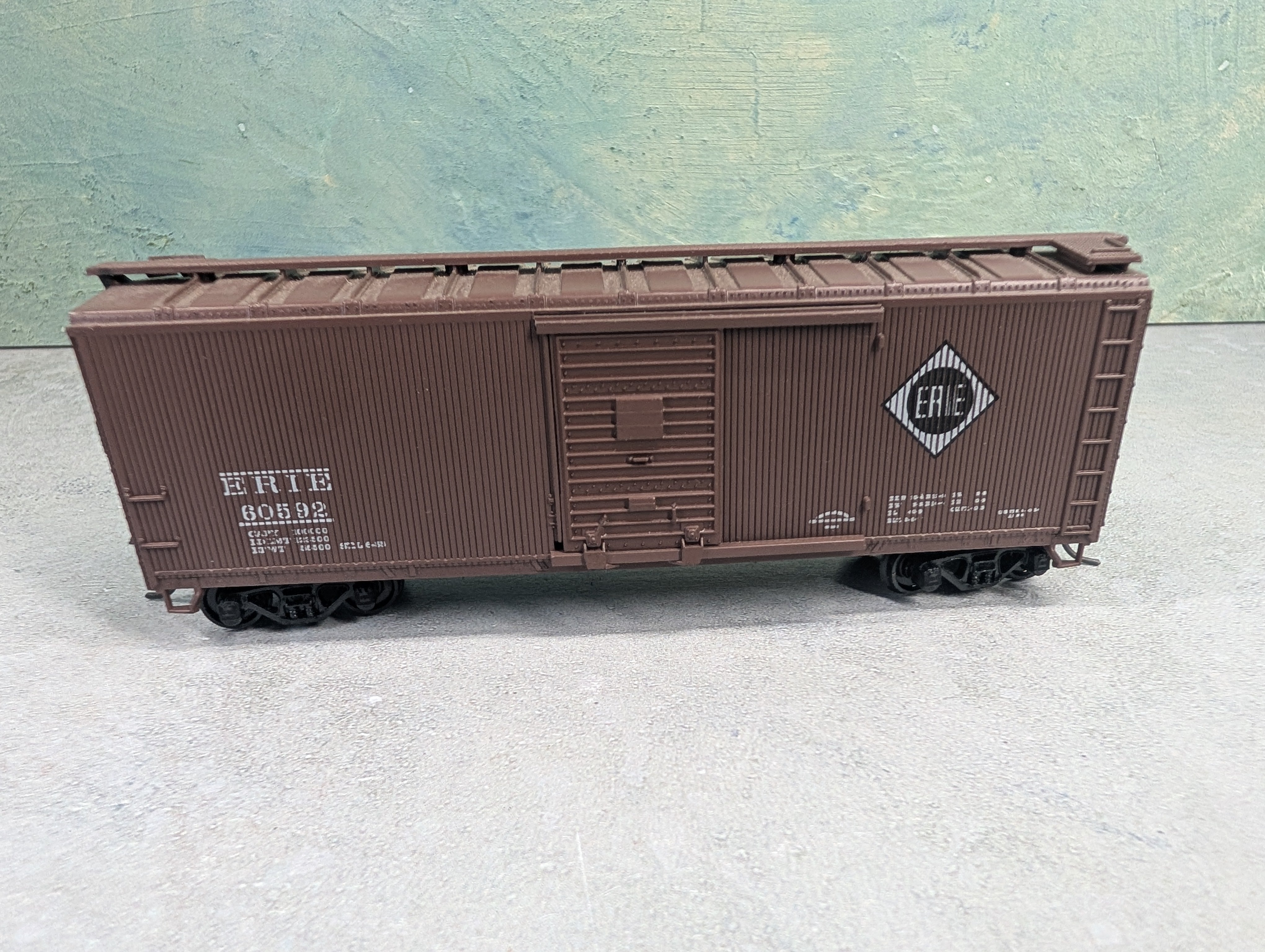 USED Athearn HO Scale 40' Wooden Box Car Erie #60592