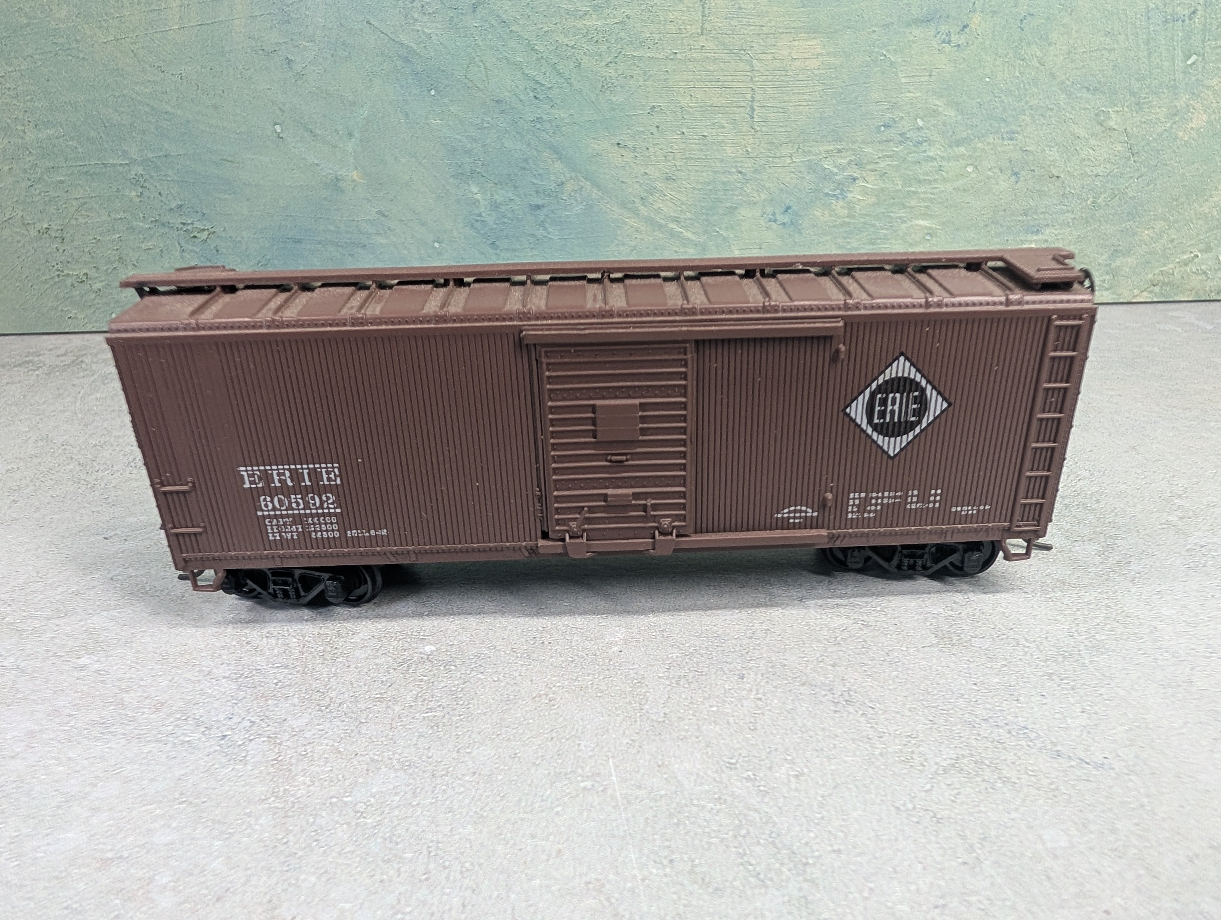 USED Athearn HO Scale 40' Wooden Box Car Erie #60592