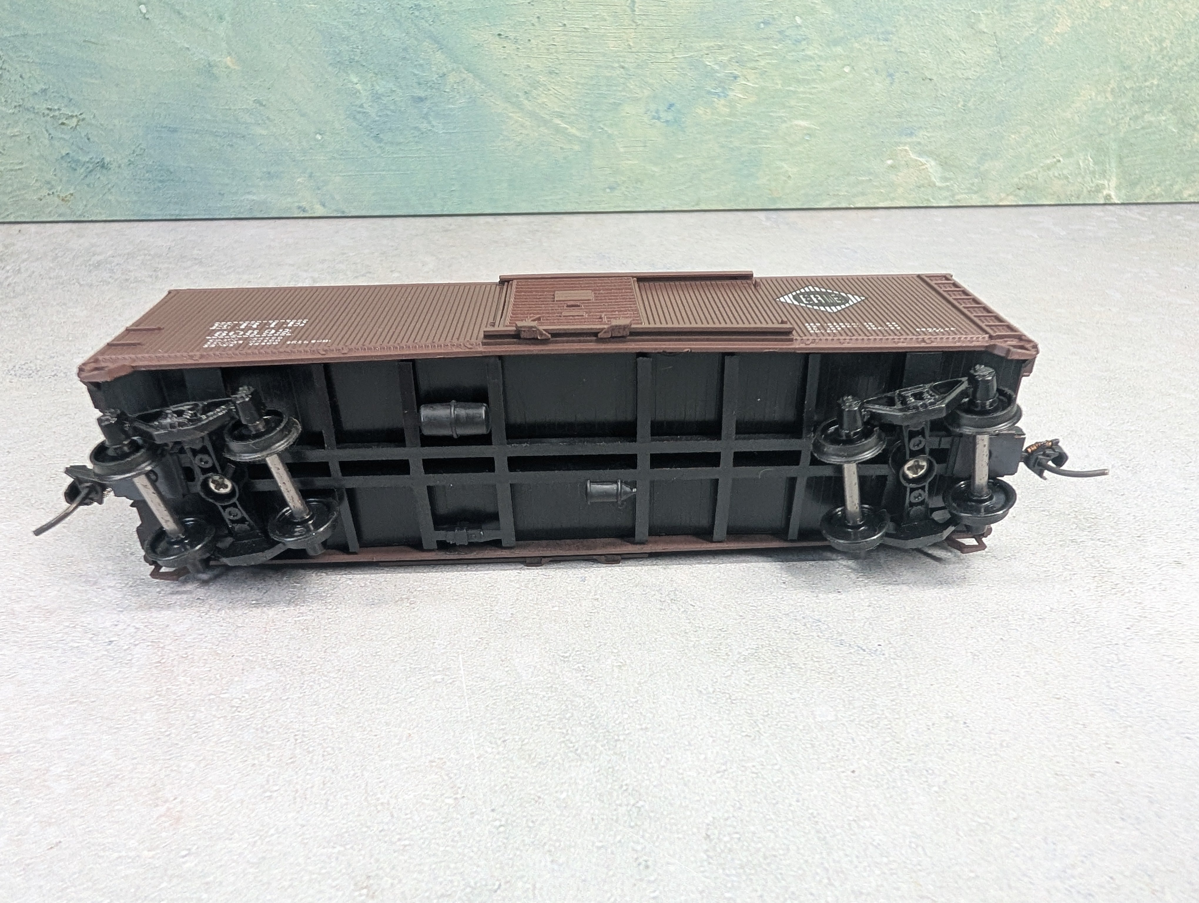 USED Athearn HO Scale 40' Wooden Box Car Erie #60592