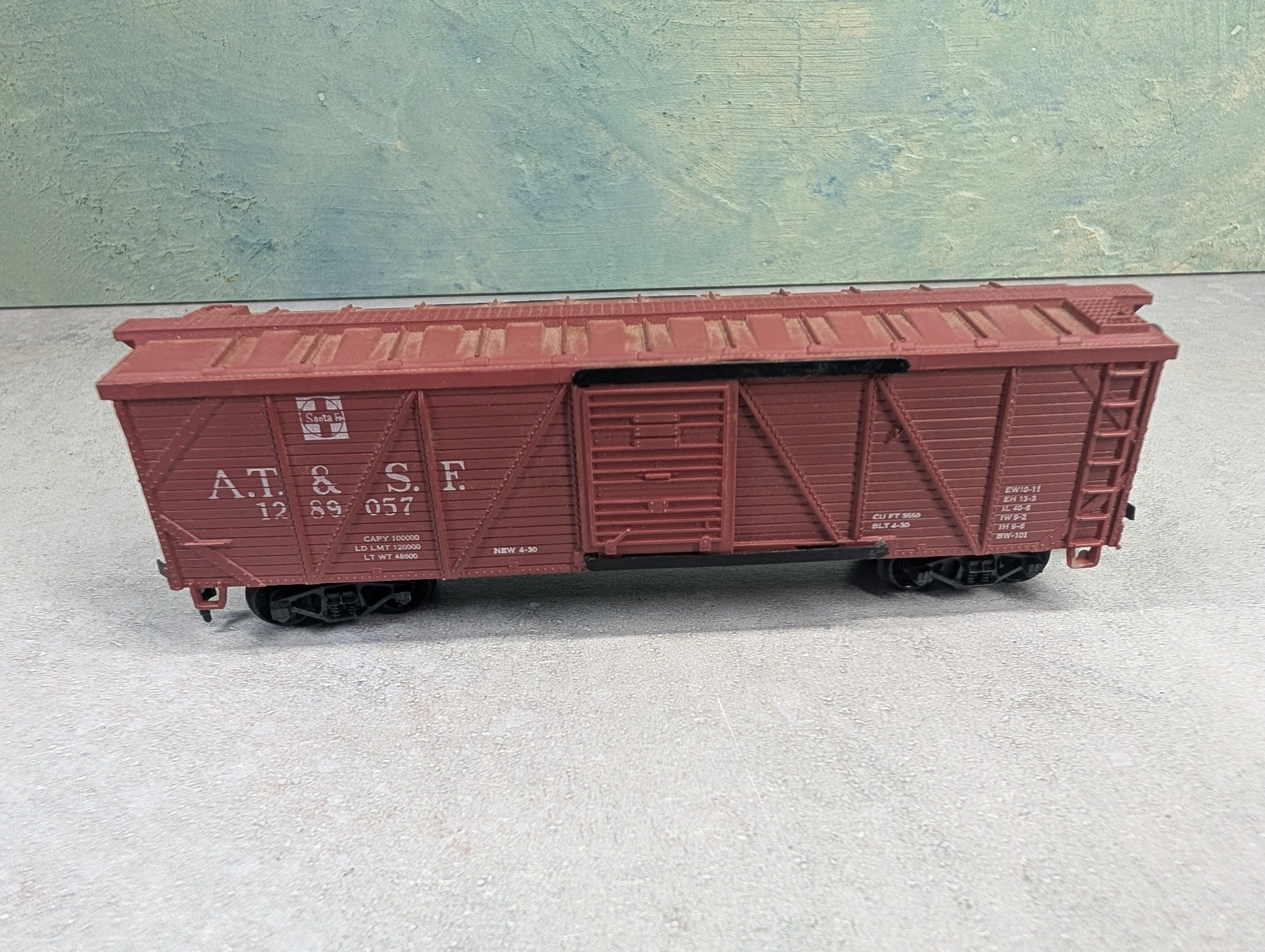 USED Life-Like HO Scale 42' Wooden Box Car Santa Fe ATSF #1289057