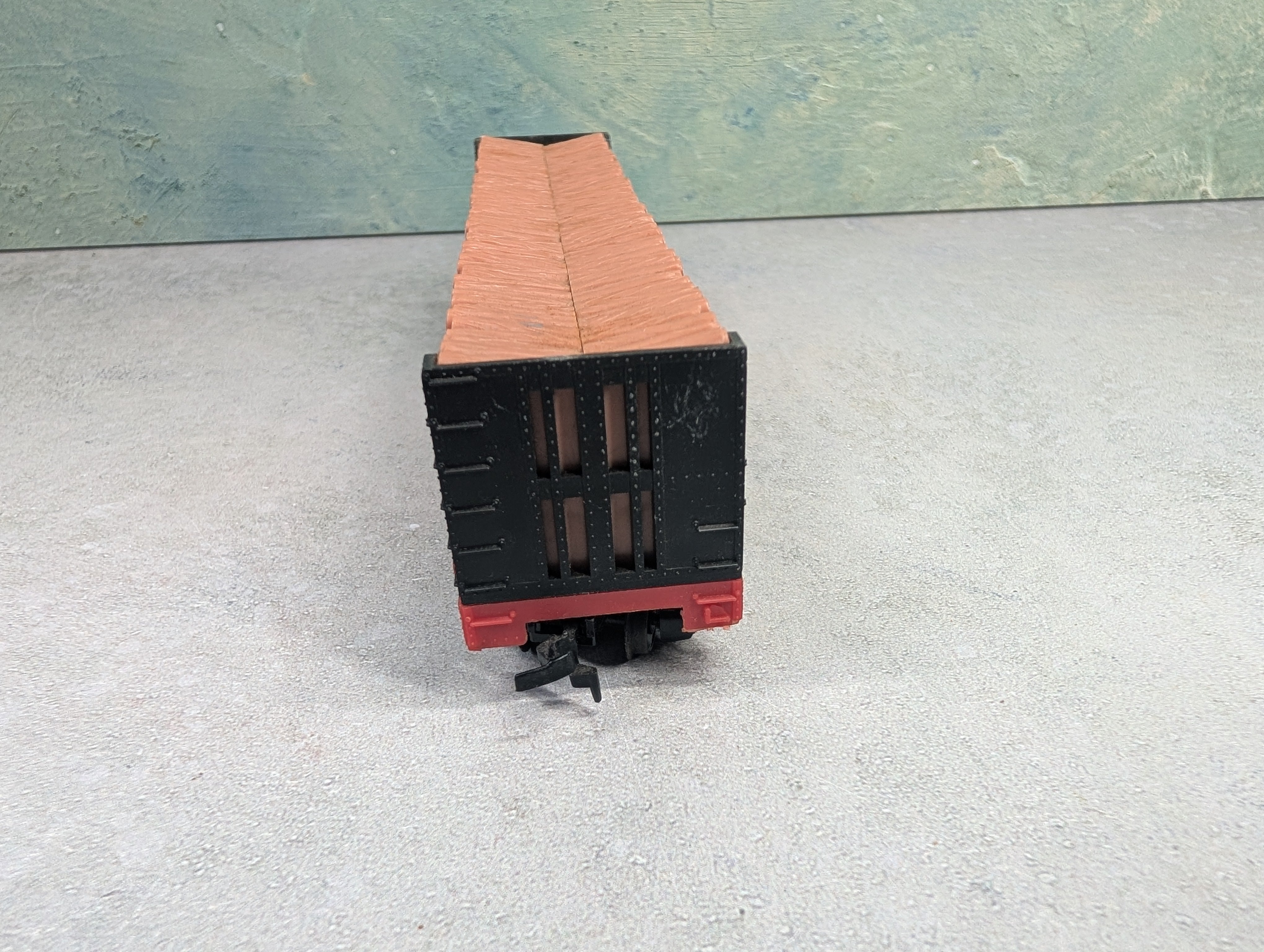 USED Mantua HO Scale 50' Bulkhead Flat Car Southern 4365 w/ Pulpwood Load