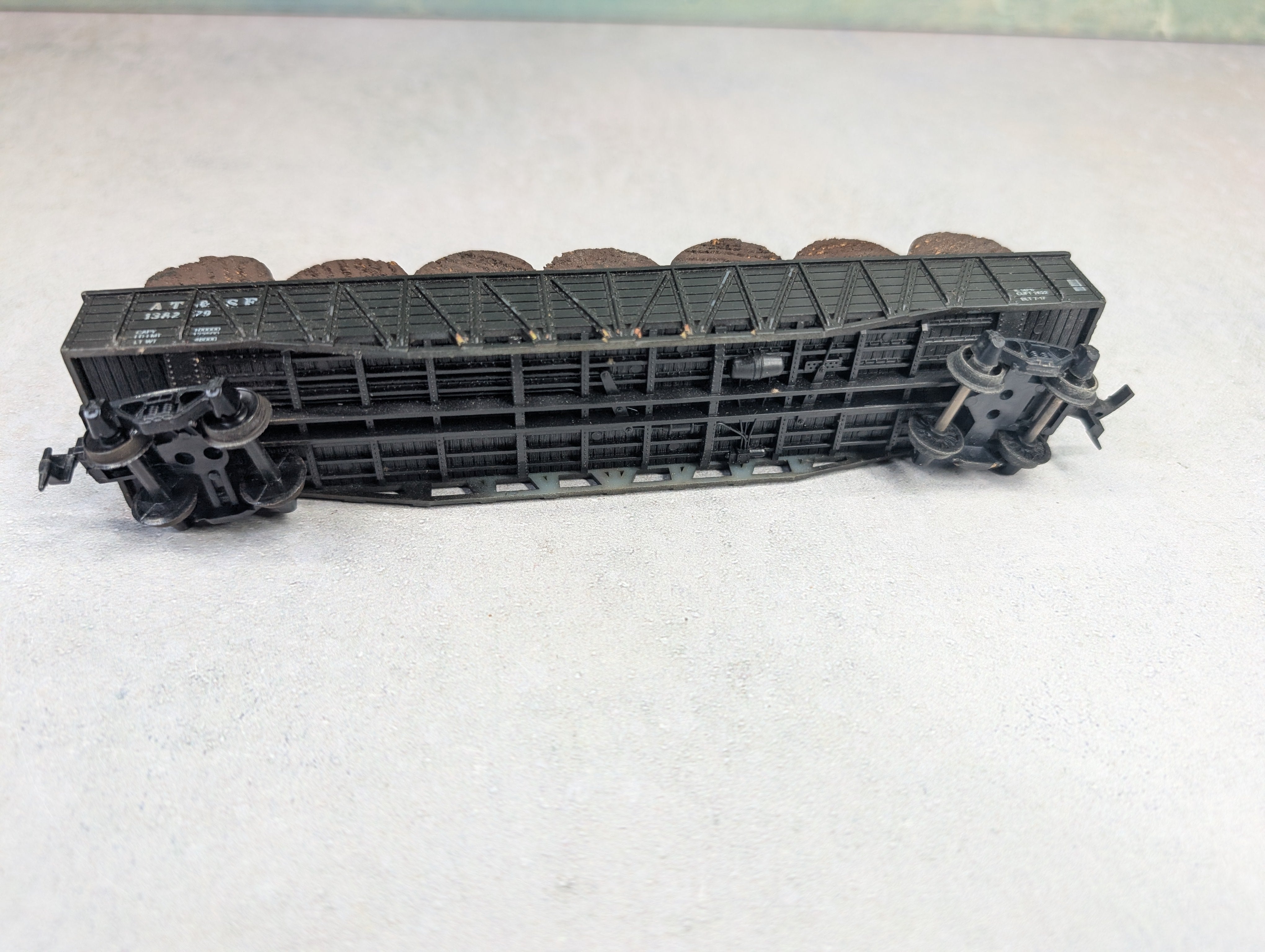 USED ROCO HO Scale 50' Wooden Gondola Santa Fe ATSF #138279 w/ Custom Load