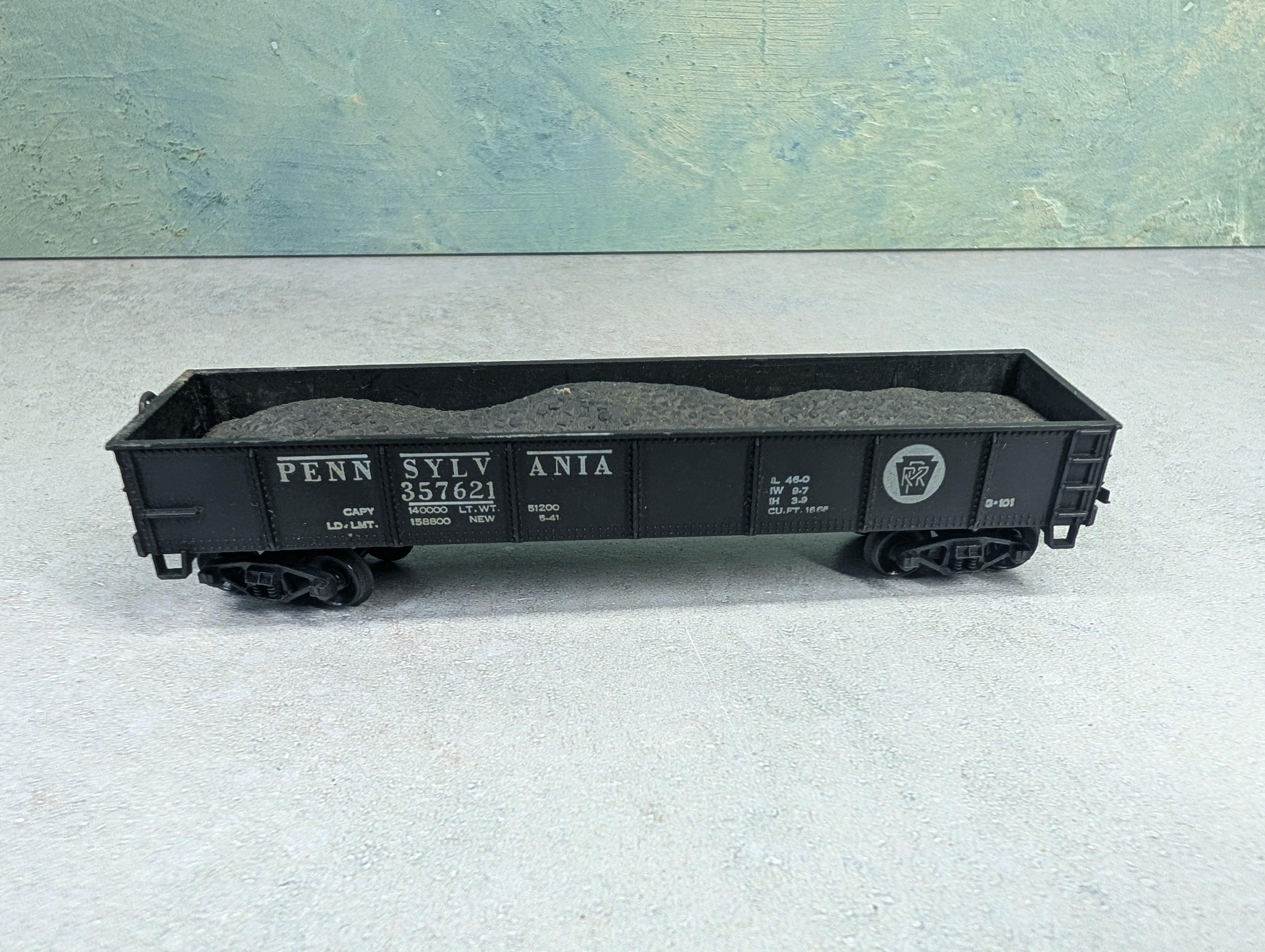 USED HO Scale 40' Gondola Pennsylvania #357621 w/ Coal Load