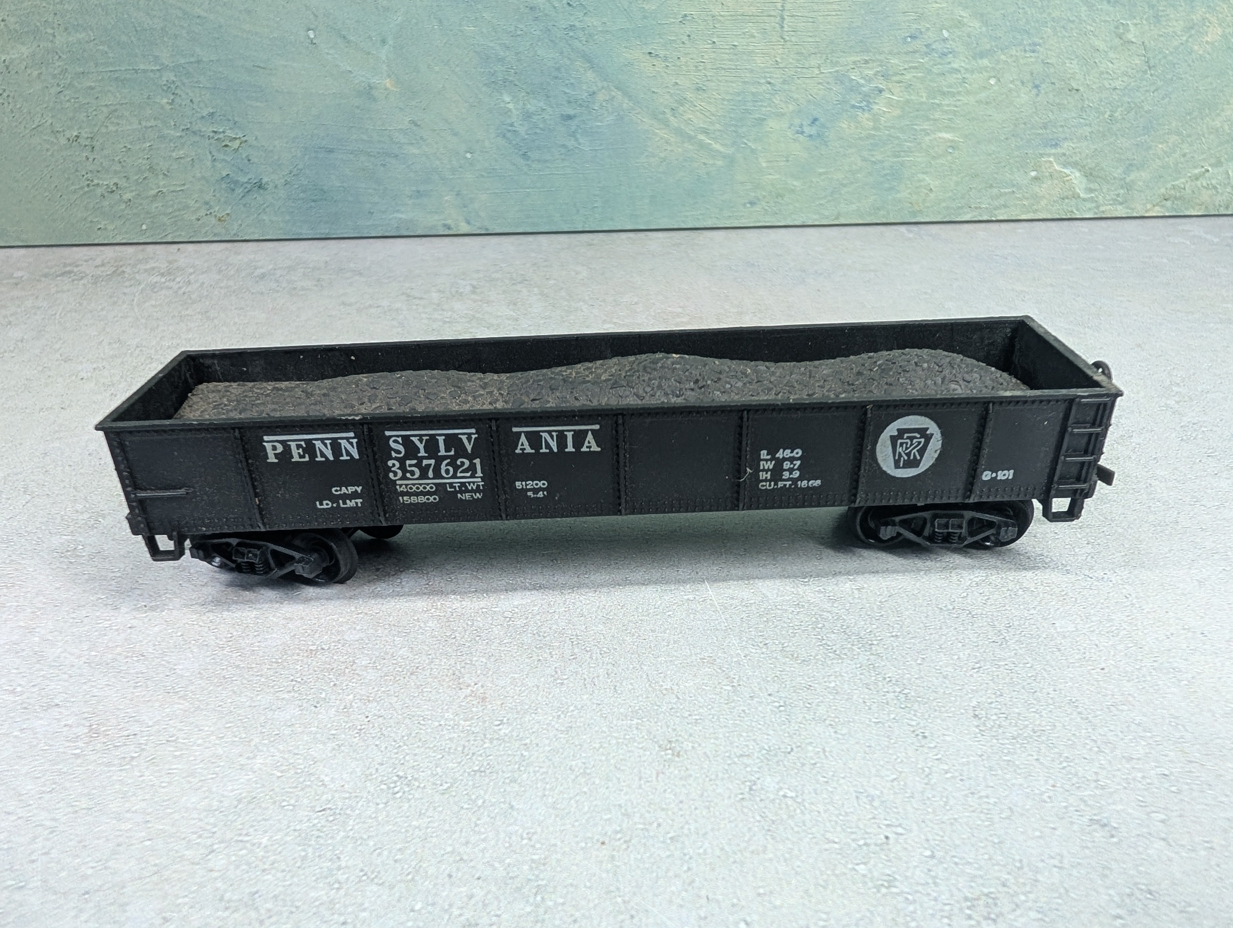USED HO Scale 40' Gondola Pennsylvania #357621 w/ Coal Load