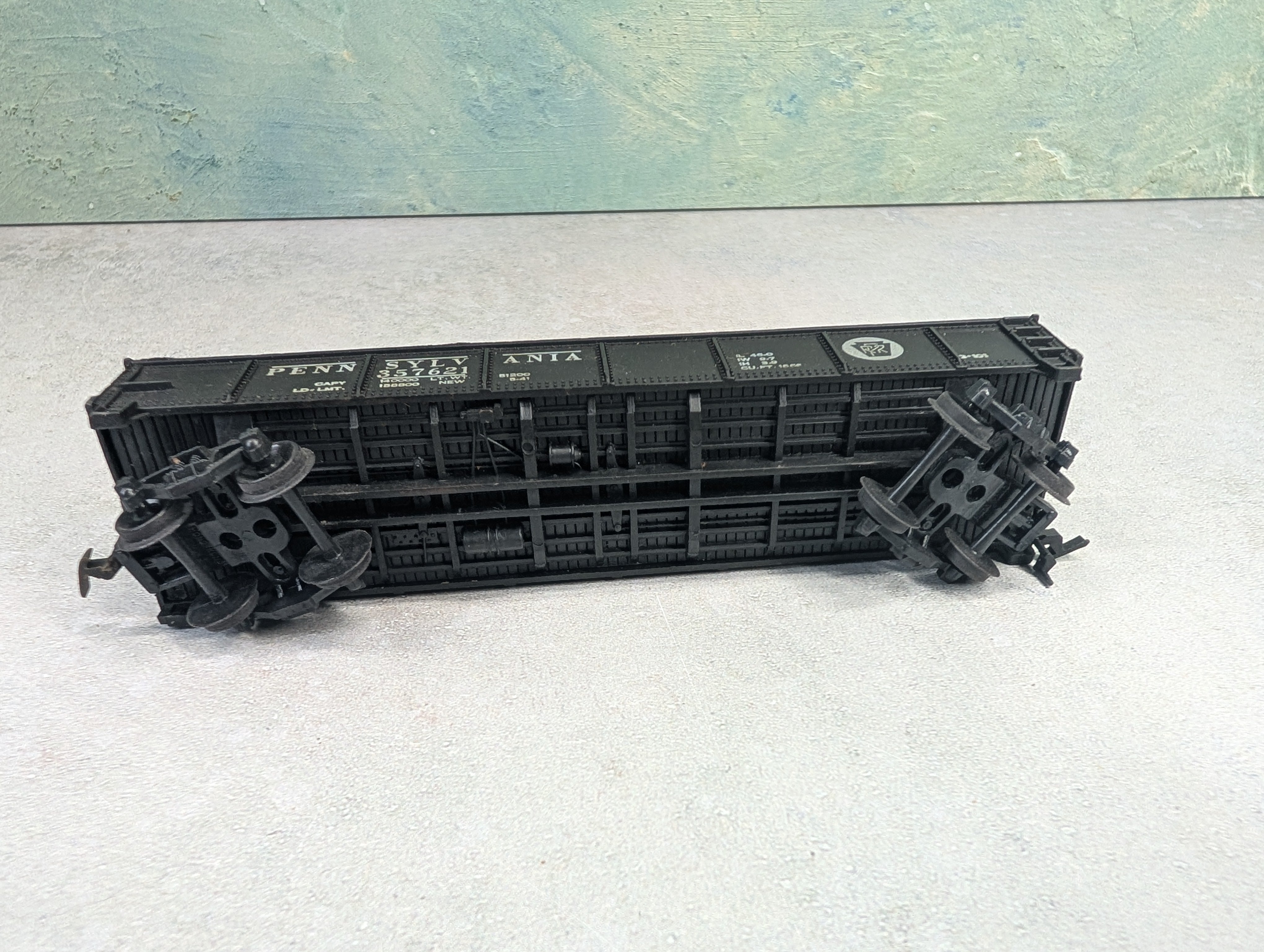 USED HO Scale 40' Gondola Pennsylvania #357621 w/ Coal Load