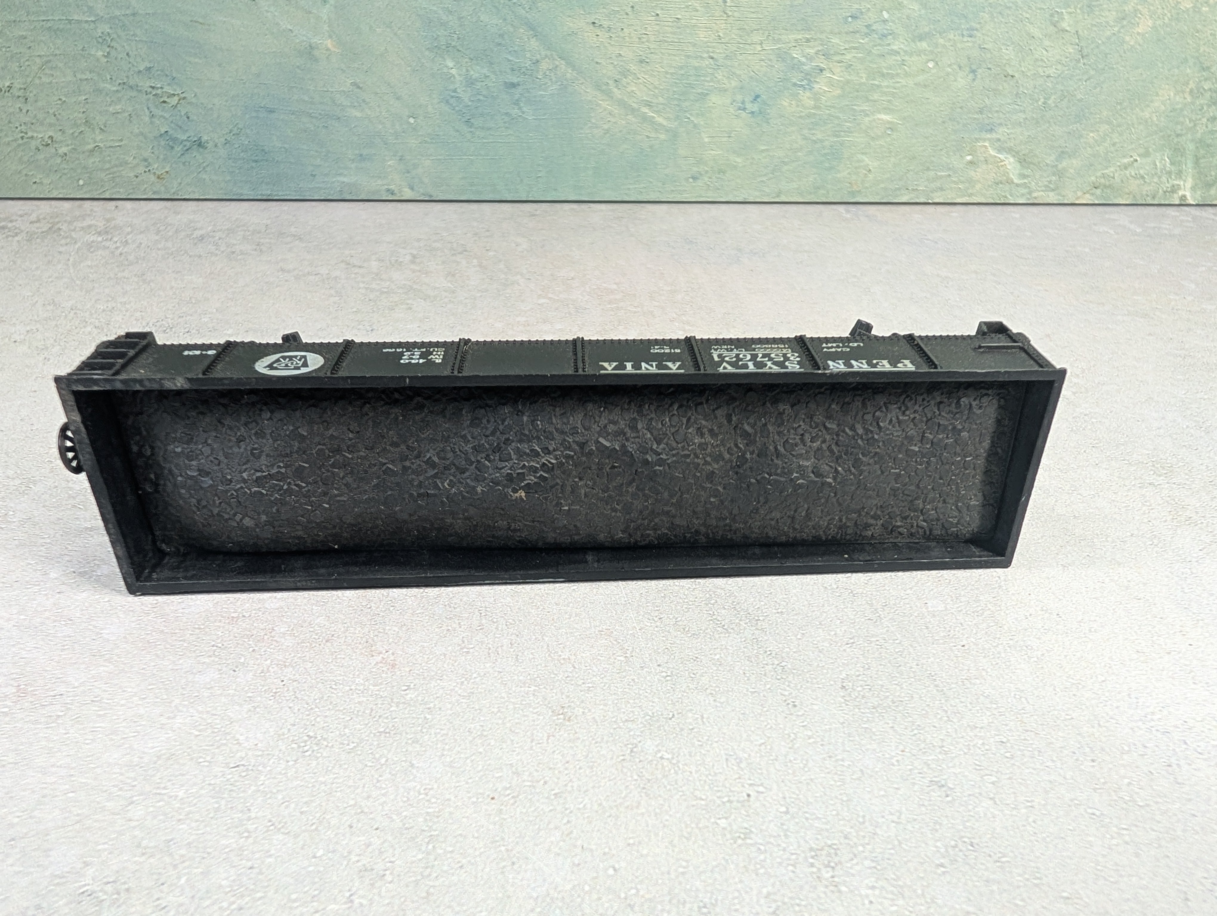 USED HO Scale 40' Gondola Pennsylvania #357621 w/ Coal Load