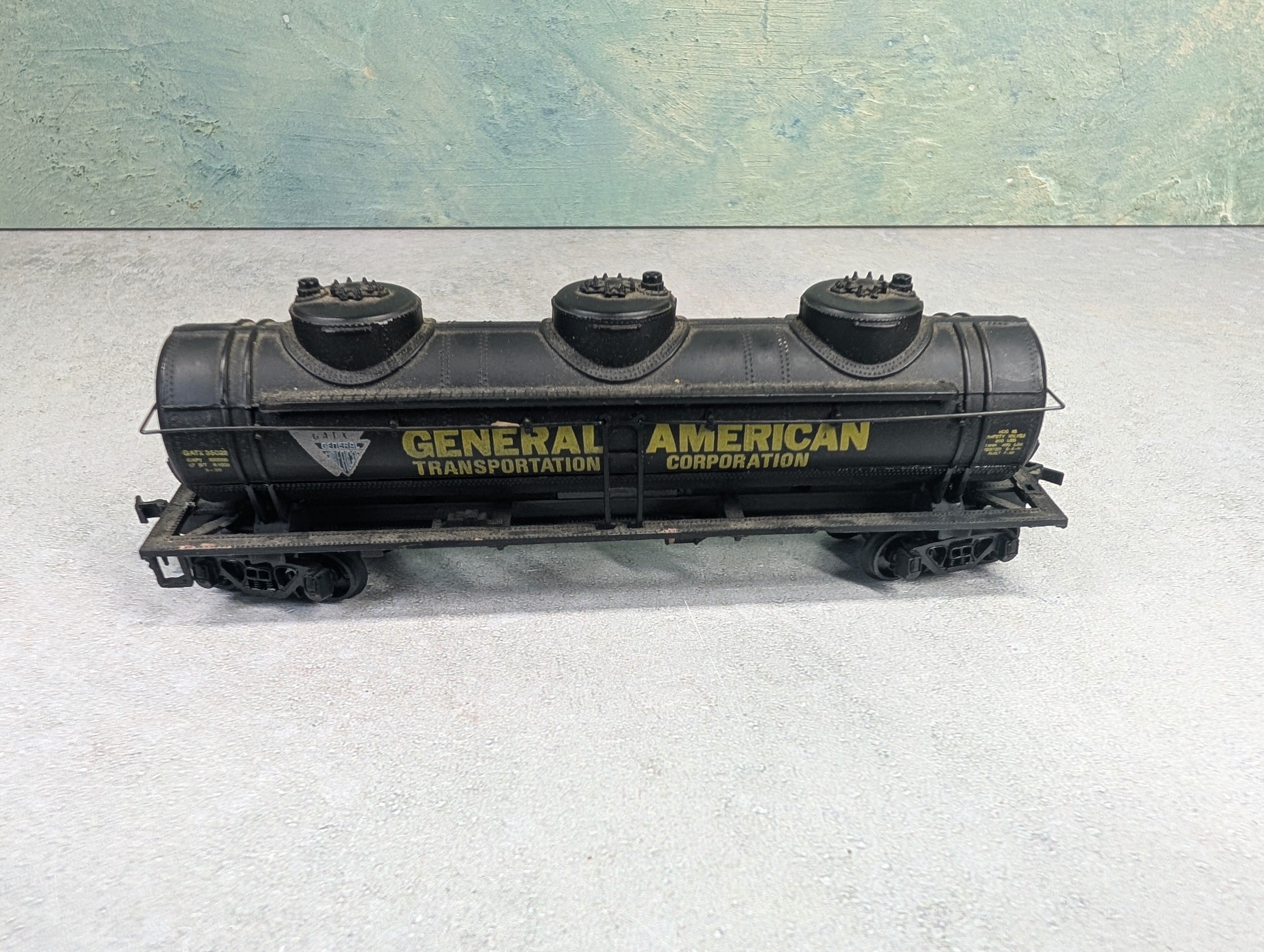 USED AHM HO Scale Triple Dome Tank Car General American #35028