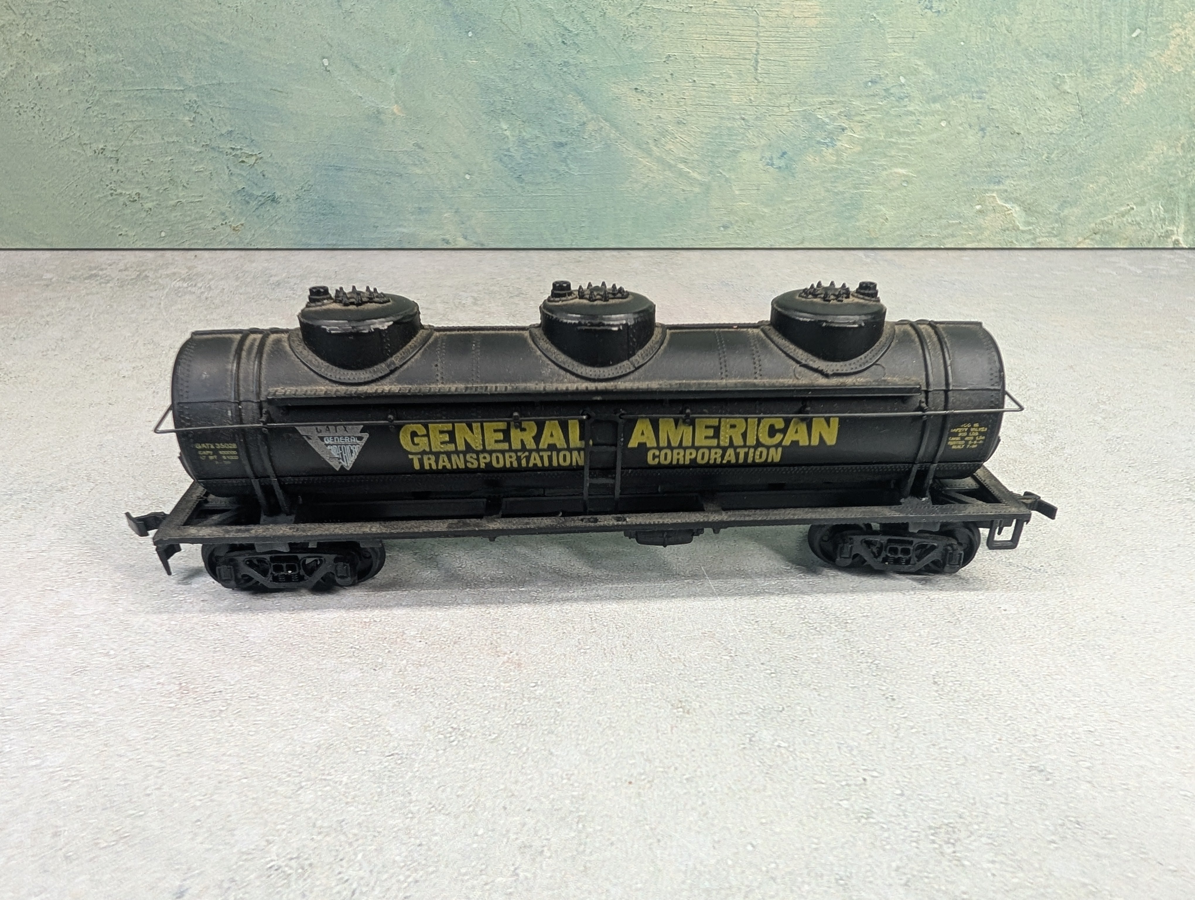 USED AHM HO Scale Triple Dome Tank Car General American #35028