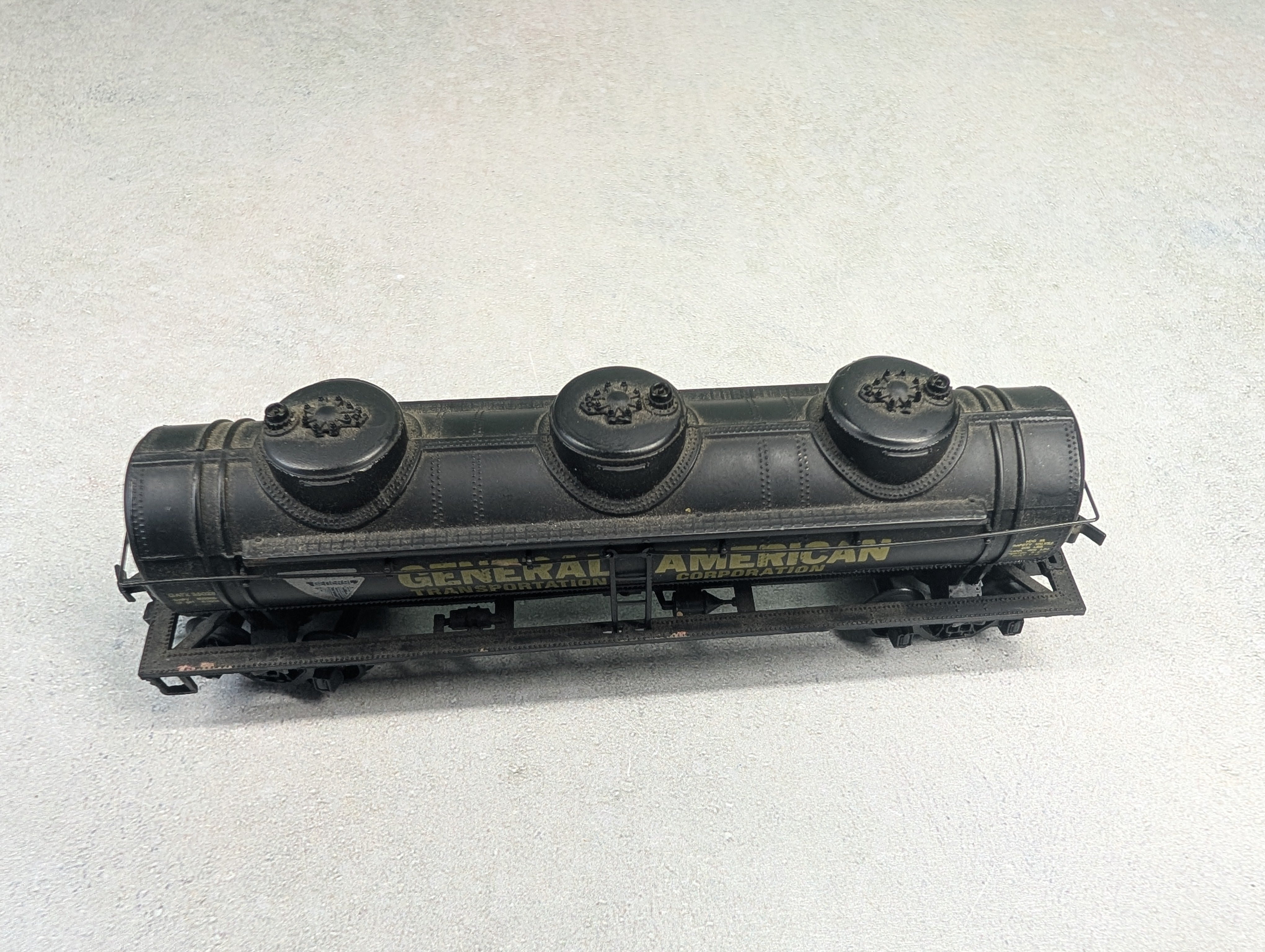 USED AHM HO Scale Triple Dome Tank Car General American #35028