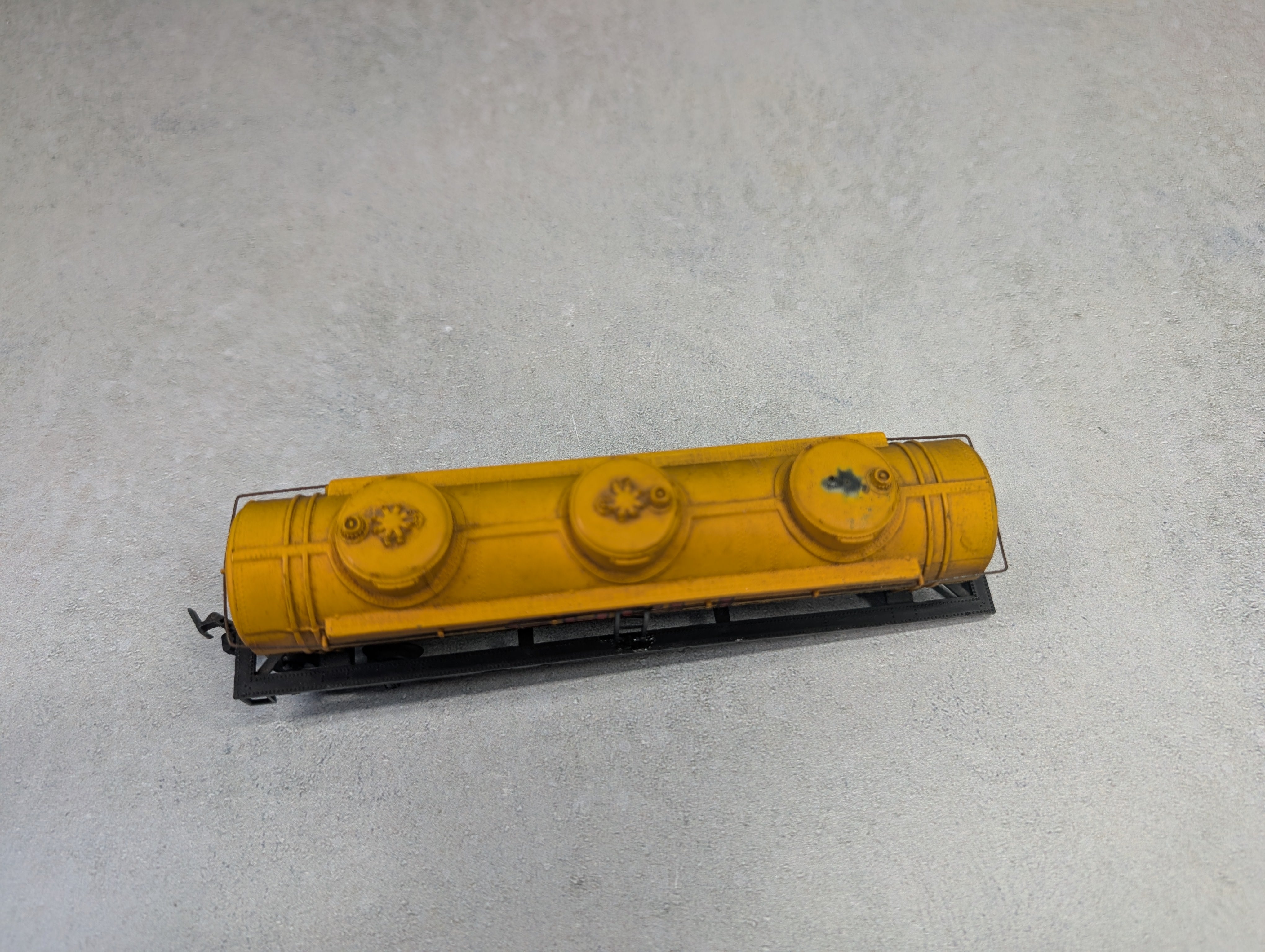 USED HO Scale Triple Dome Tank Car Shell SCCX #1245 Weathered